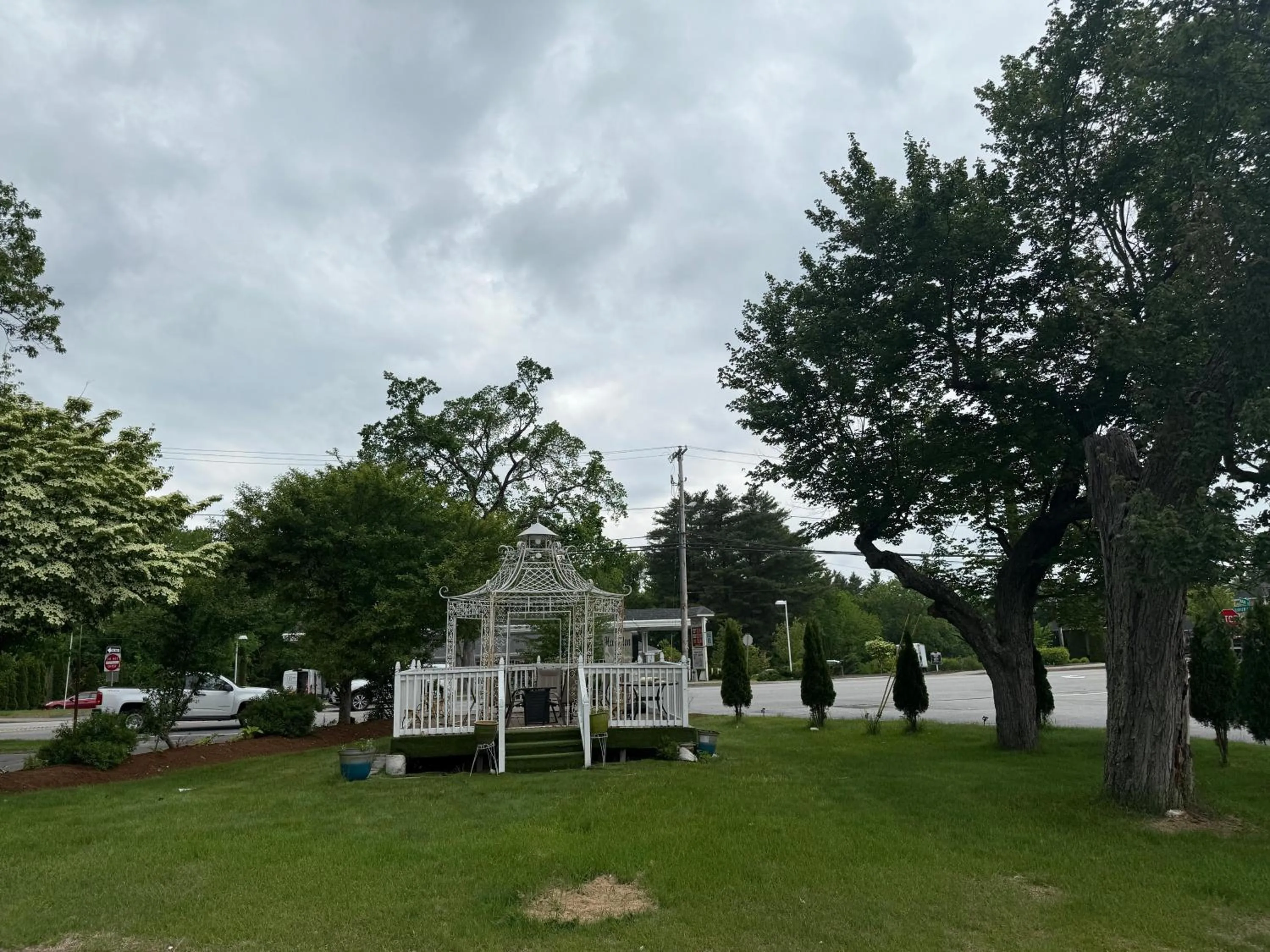 Garden view in Hamilton Inn Sturbridge