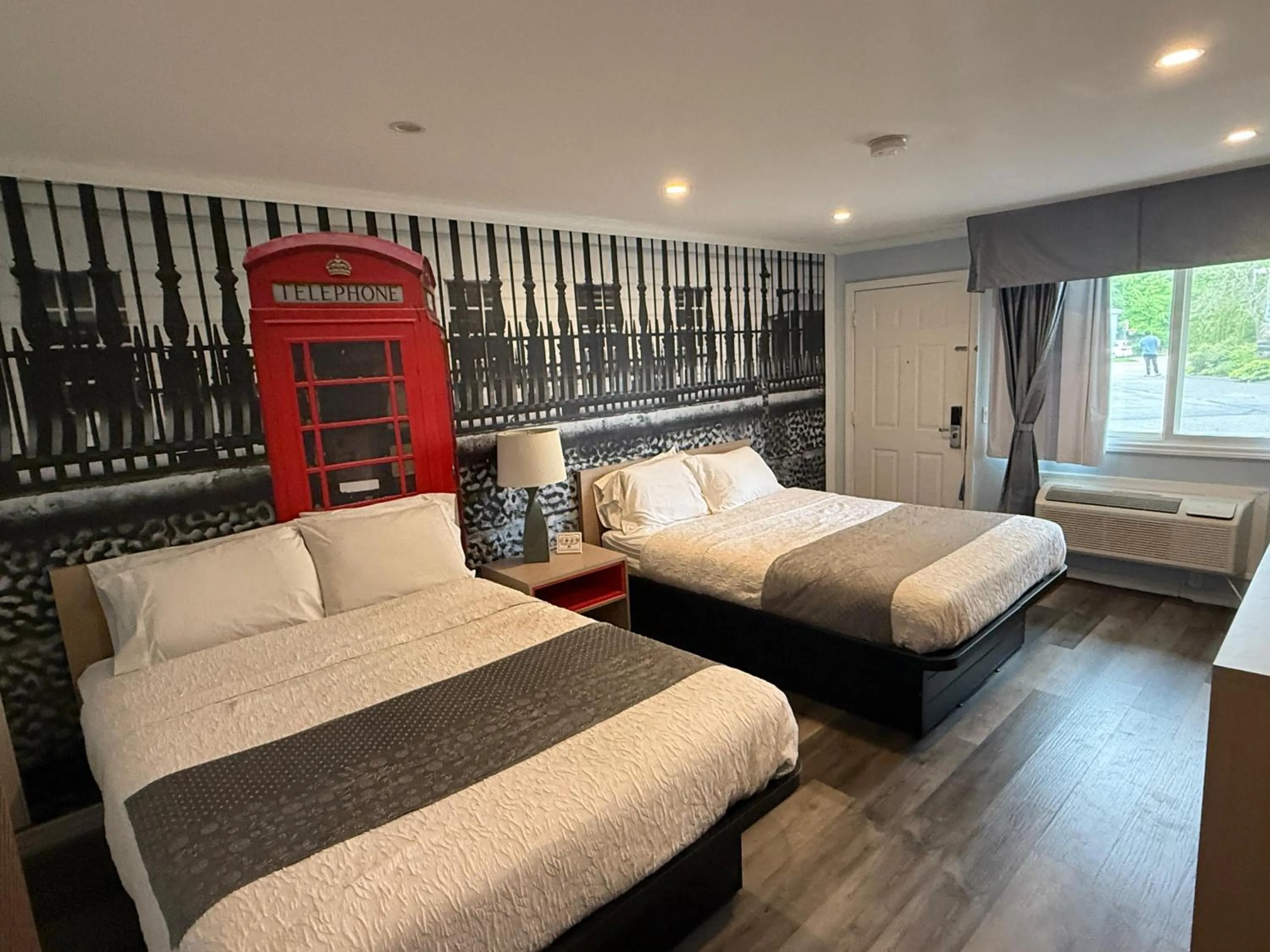 Photo of the whole room, Bed in Hamilton Inn Sturbridge