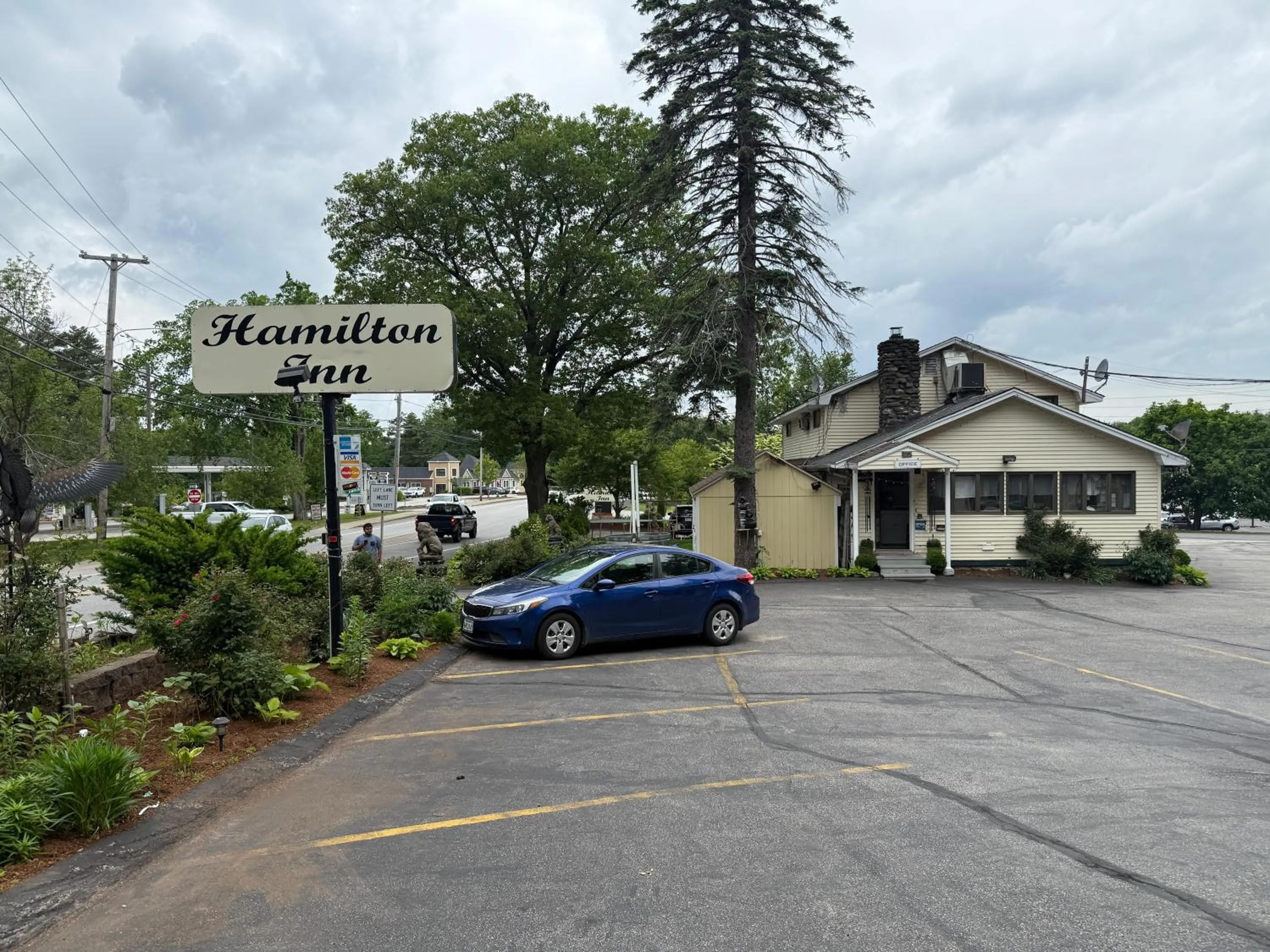 Parking in Hamilton Inn Sturbridge
