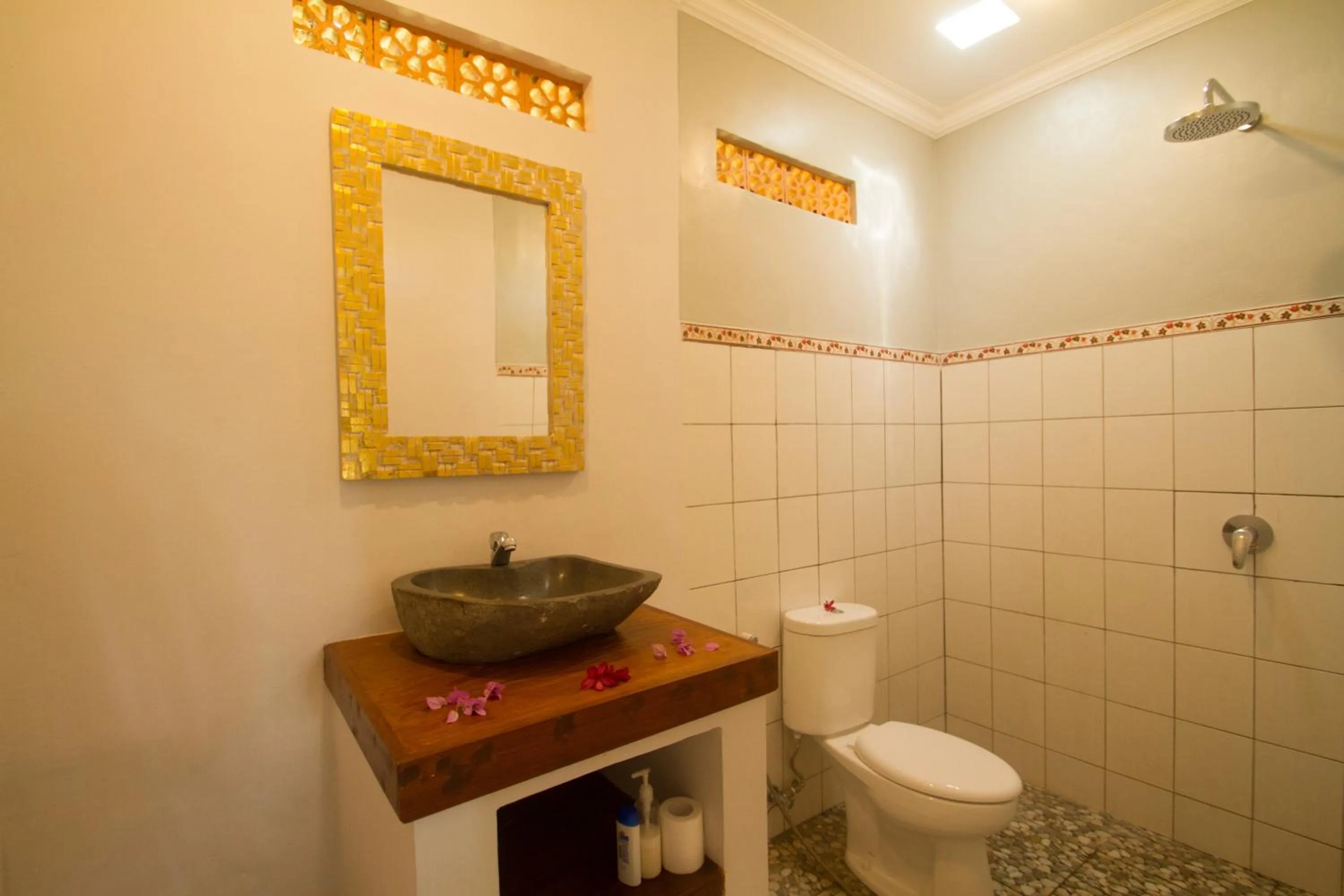 Shower in Parthi Puri Ubud