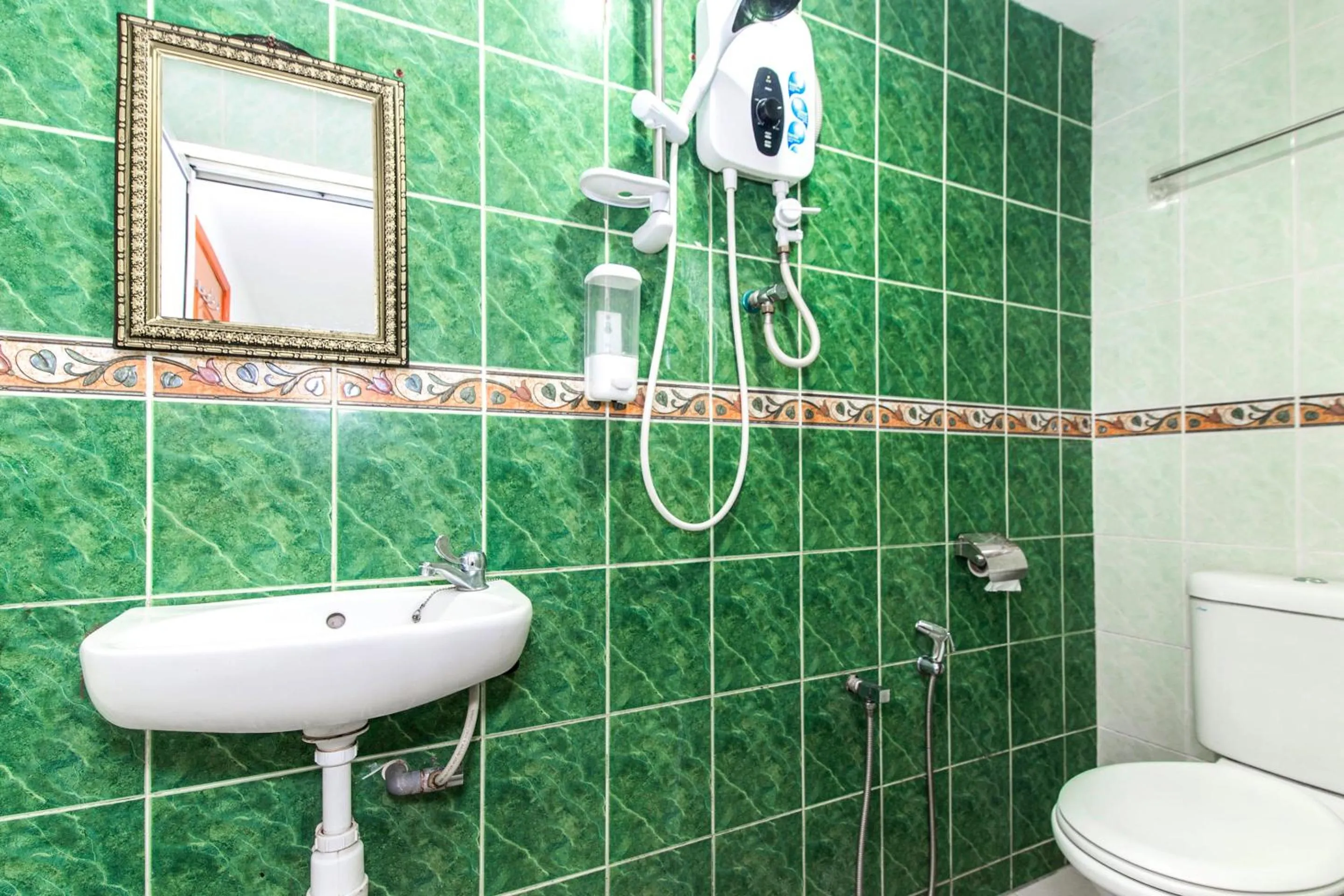 Bathroom in Hotel O D'Elegant