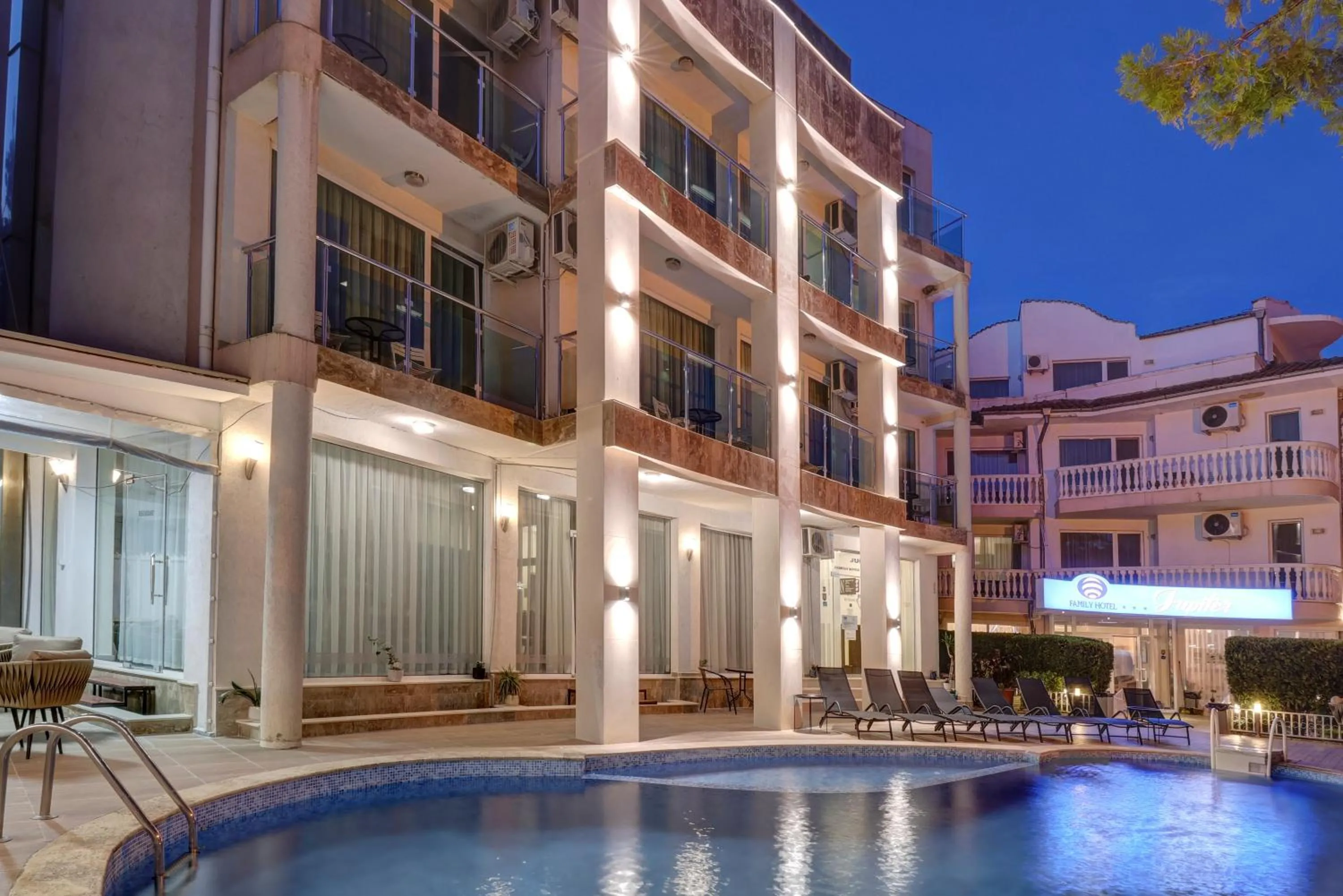 Property building in Jupiter 1 Family Hotel