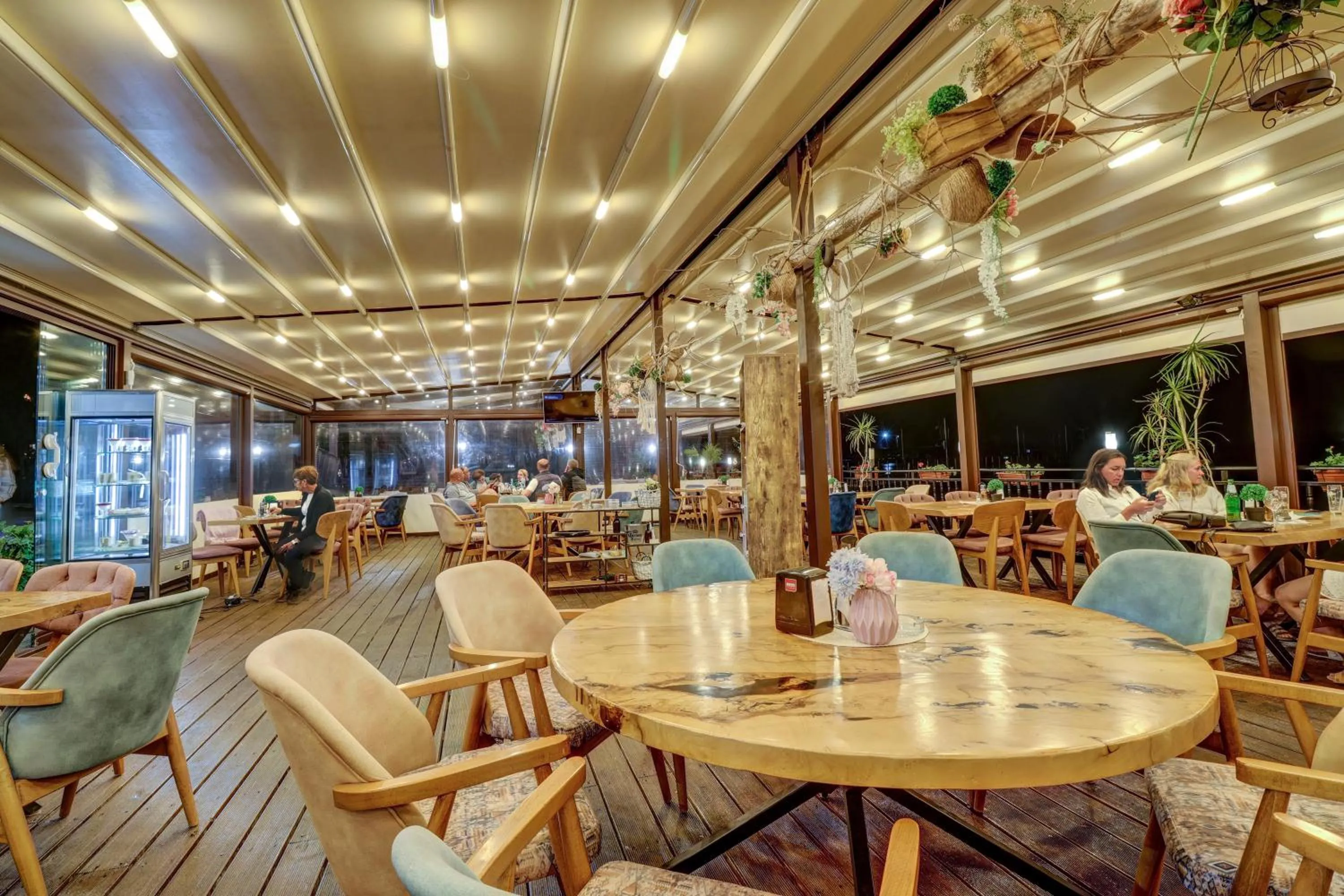 Restaurant/places to eat in Jupiter 1 Family Hotel