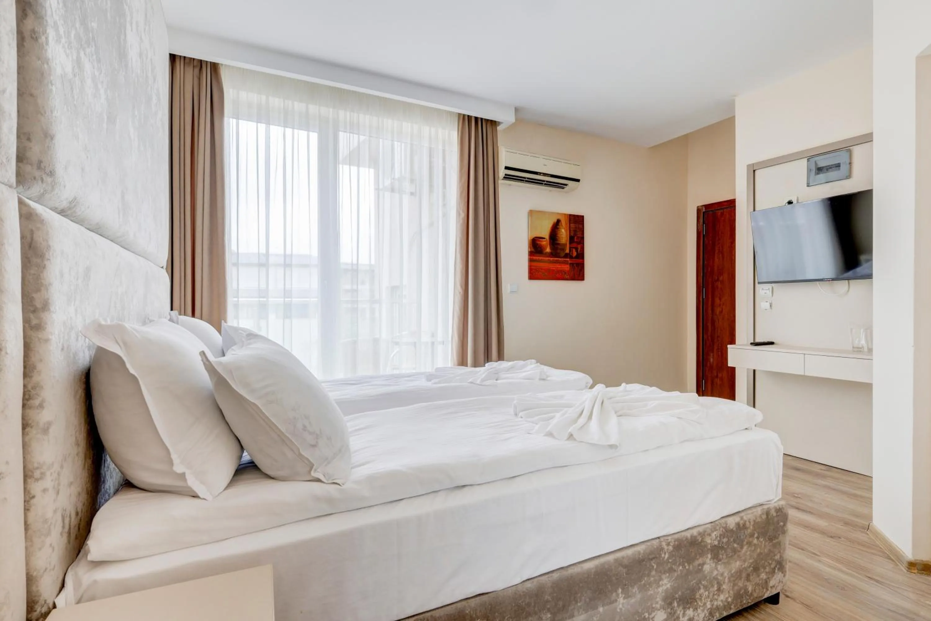 Bed in Jupiter 1 Family Hotel