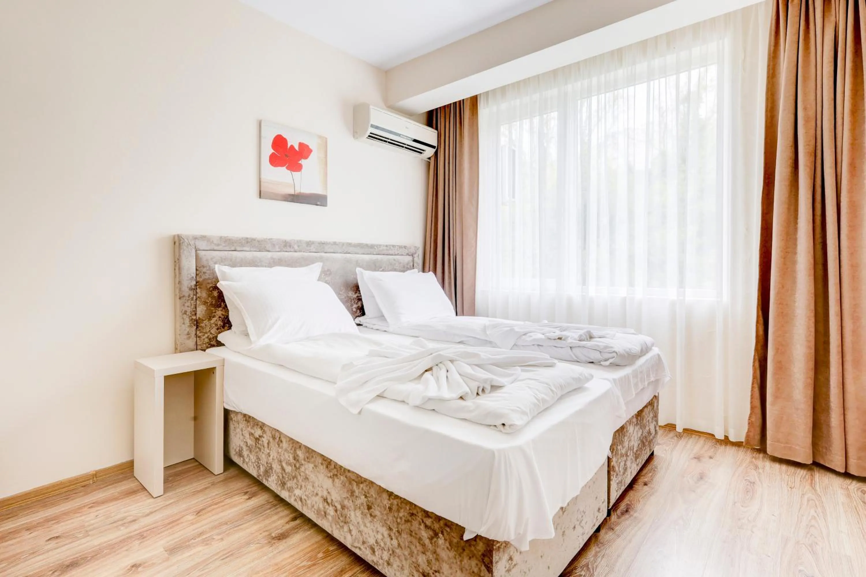 Bed in Jupiter 1 Family Hotel