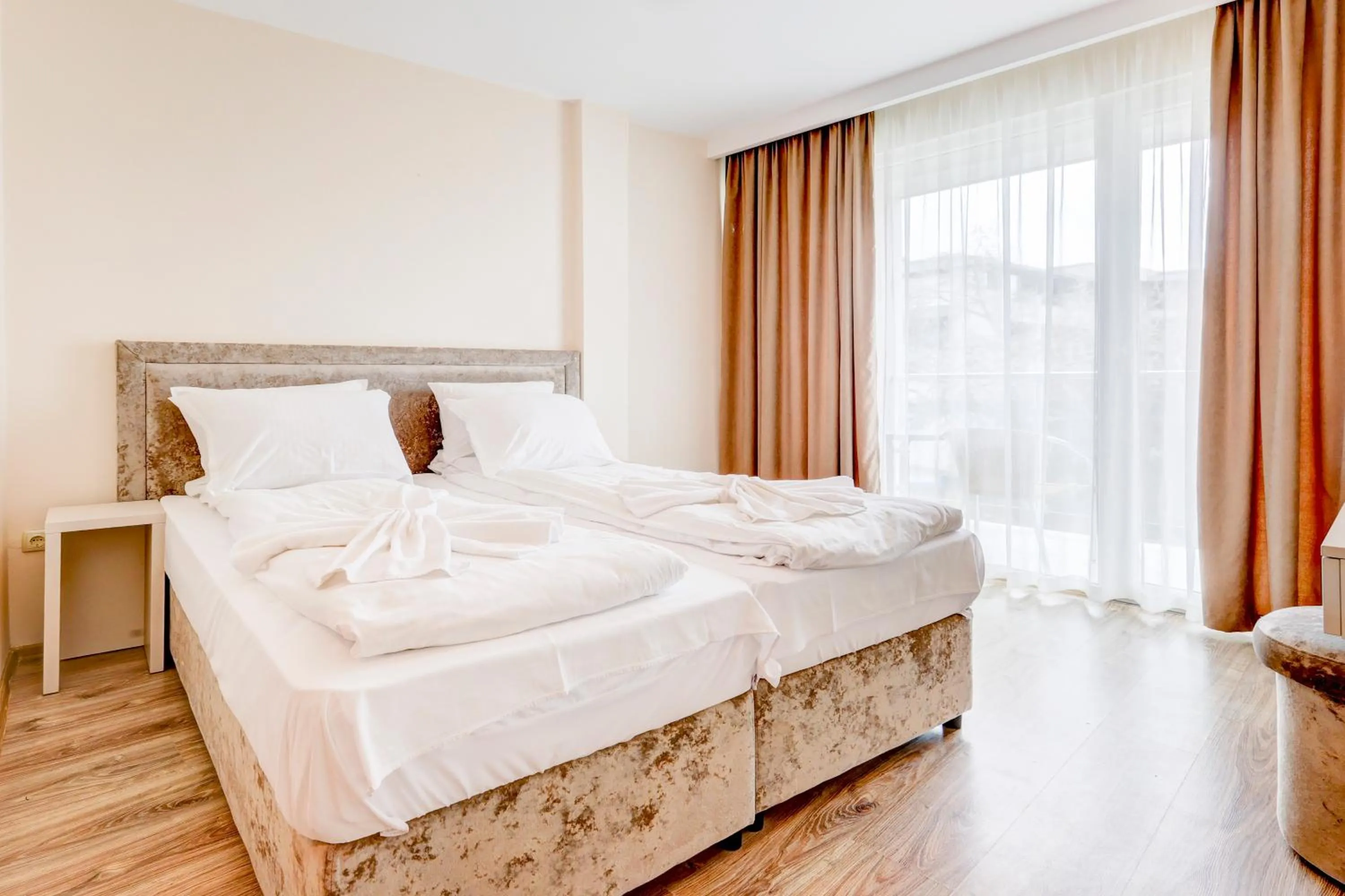 Bed in Jupiter 1 Family Hotel