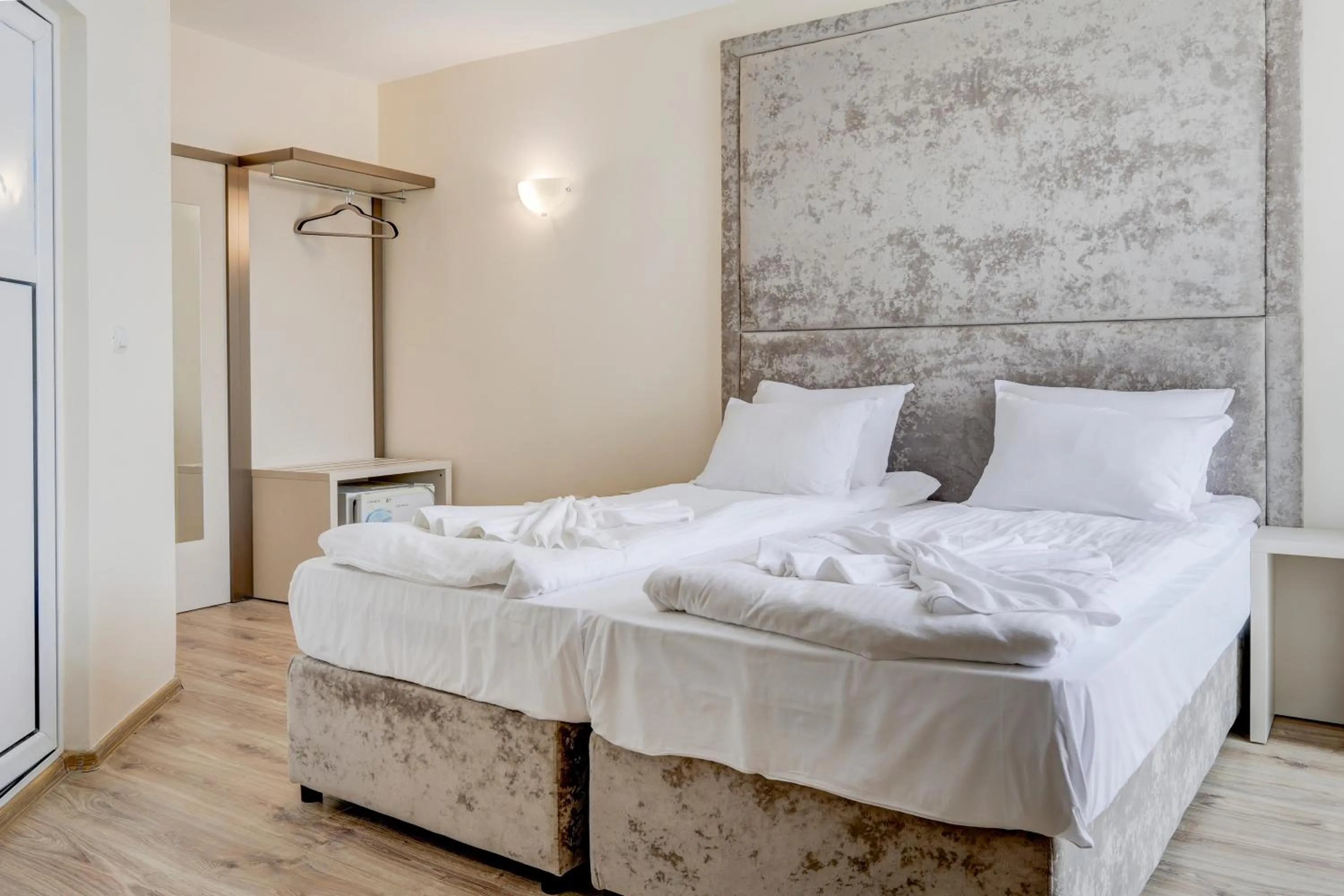 Bed in Jupiter 1 Family Hotel