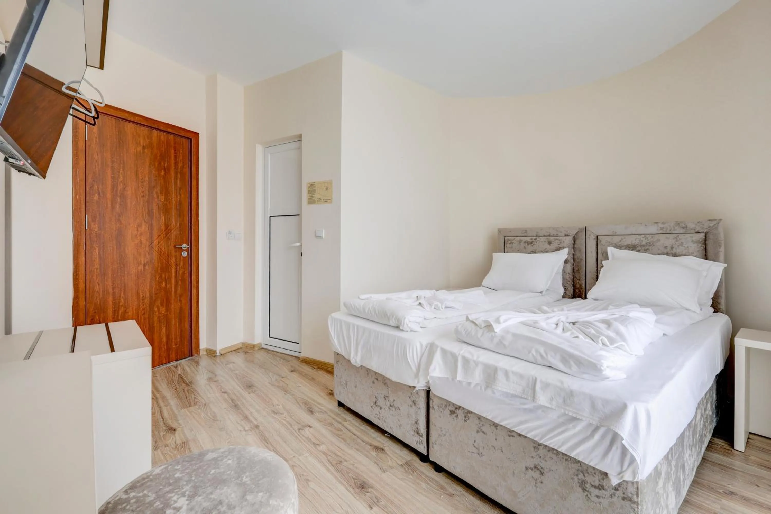 Bed in Jupiter 1 Family Hotel