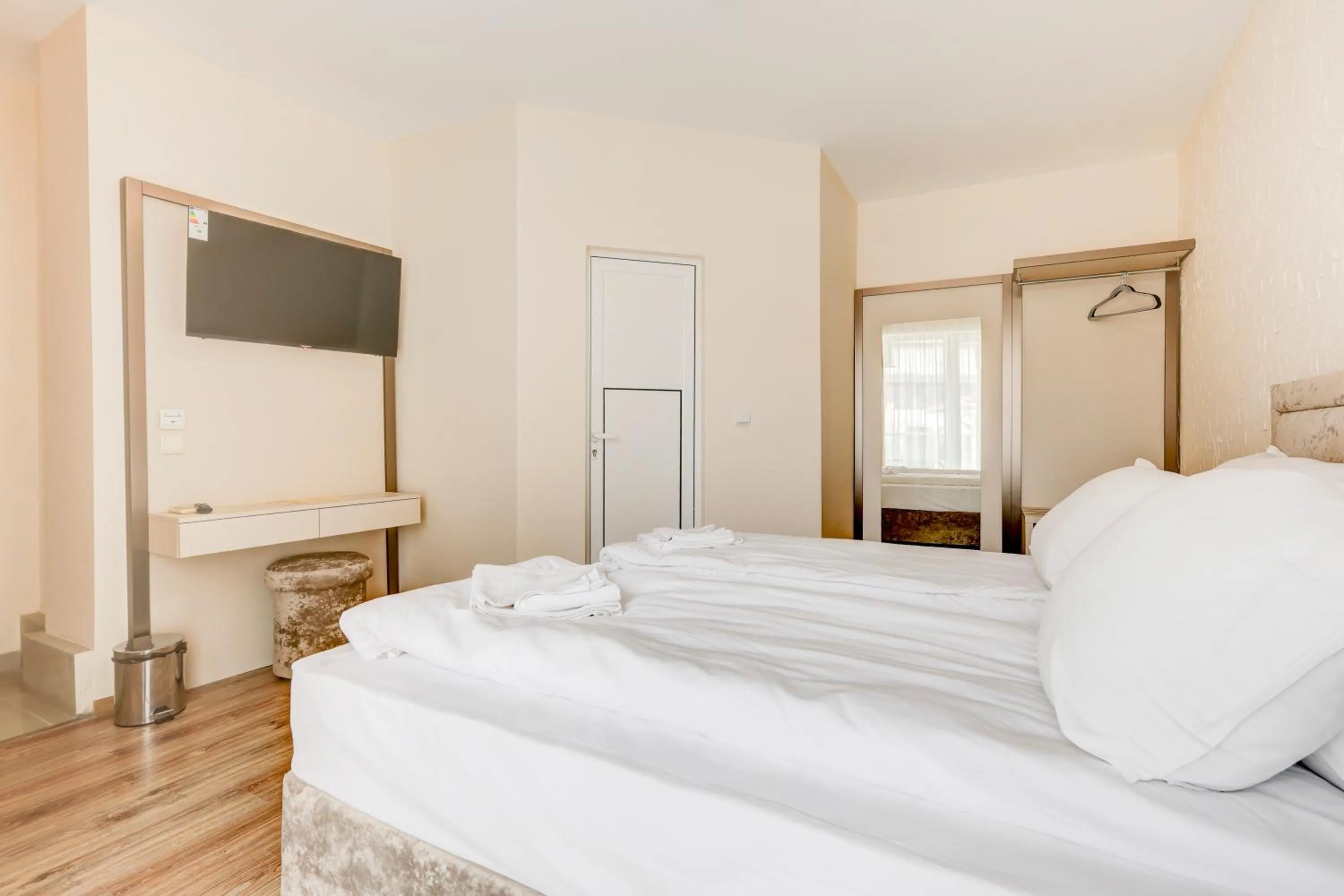 Bed in Jupiter 1 Family Hotel