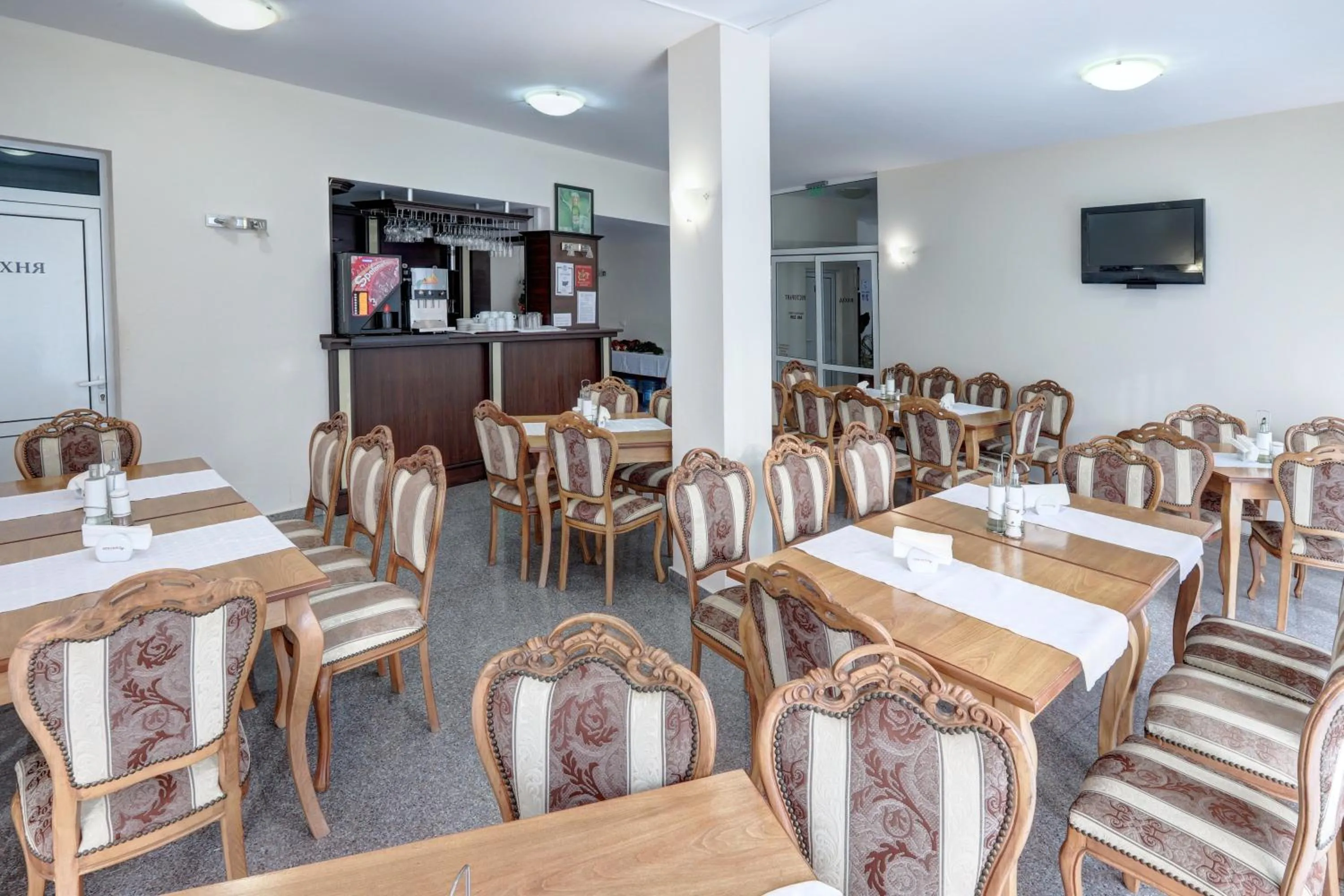 Restaurant/places to eat in Jupiter 1 Family Hotel