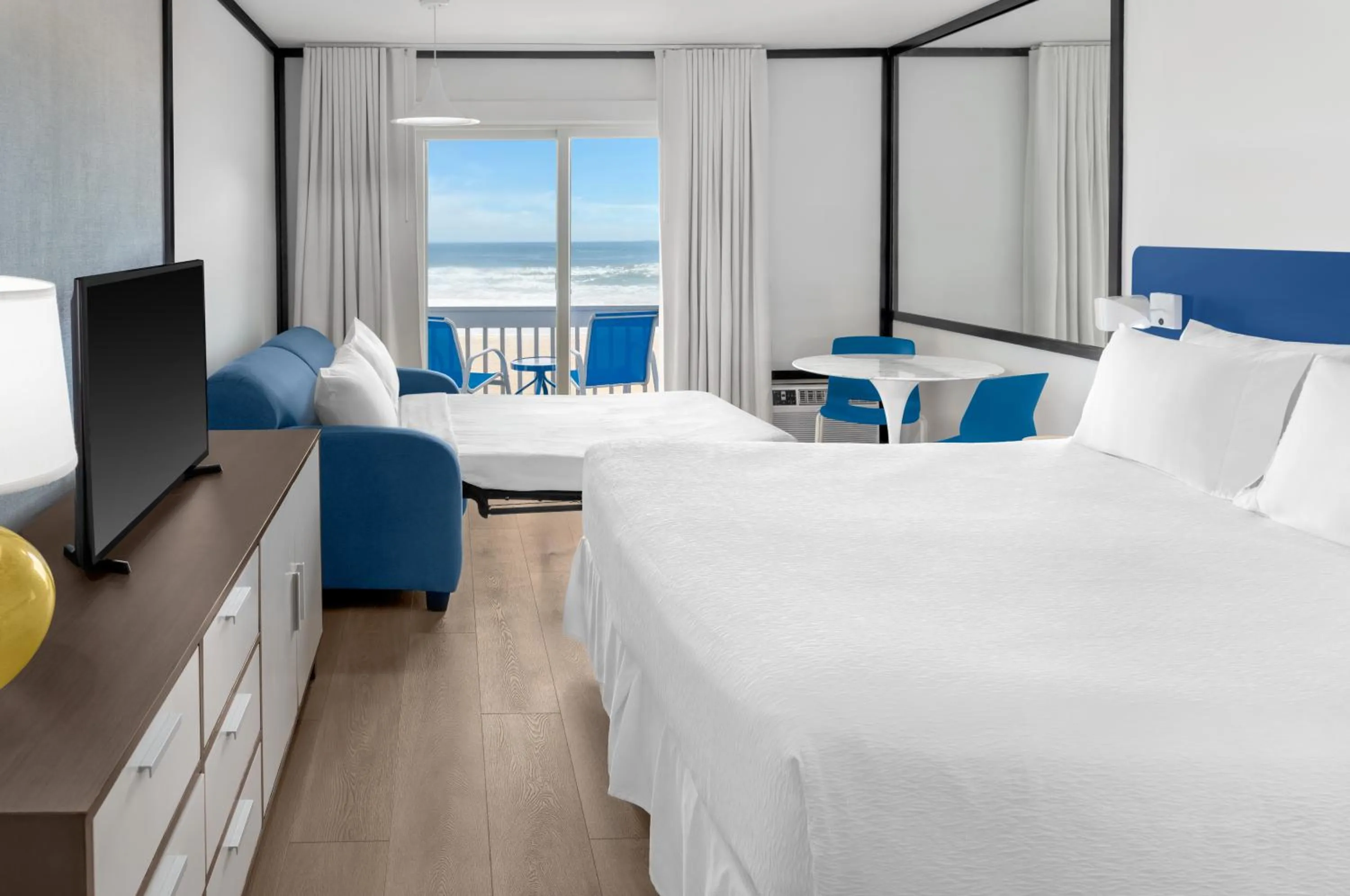 Bedroom, Bed in Montauk Blue Hotel