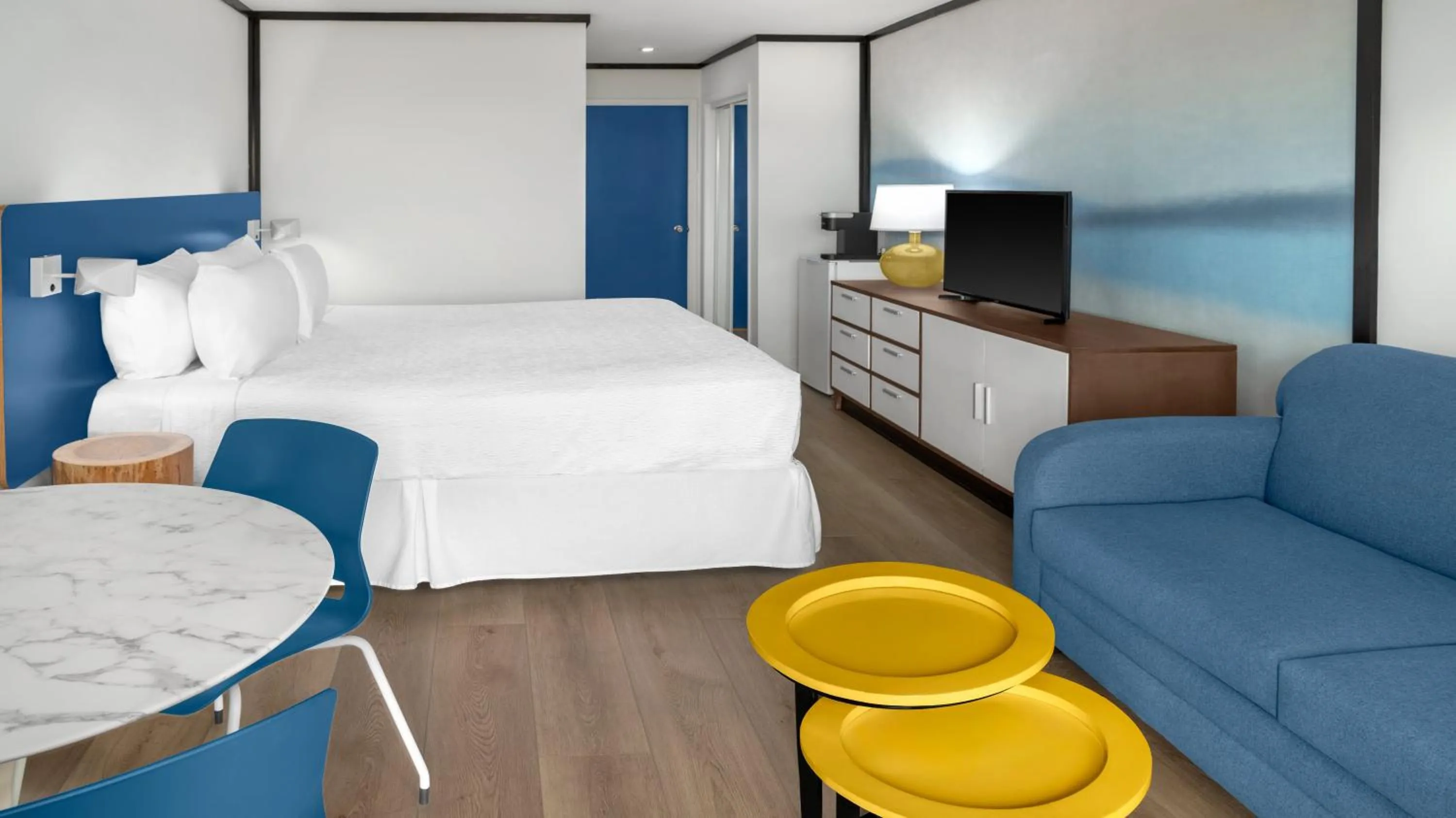 Bedroom, Bed in Montauk Blue Hotel