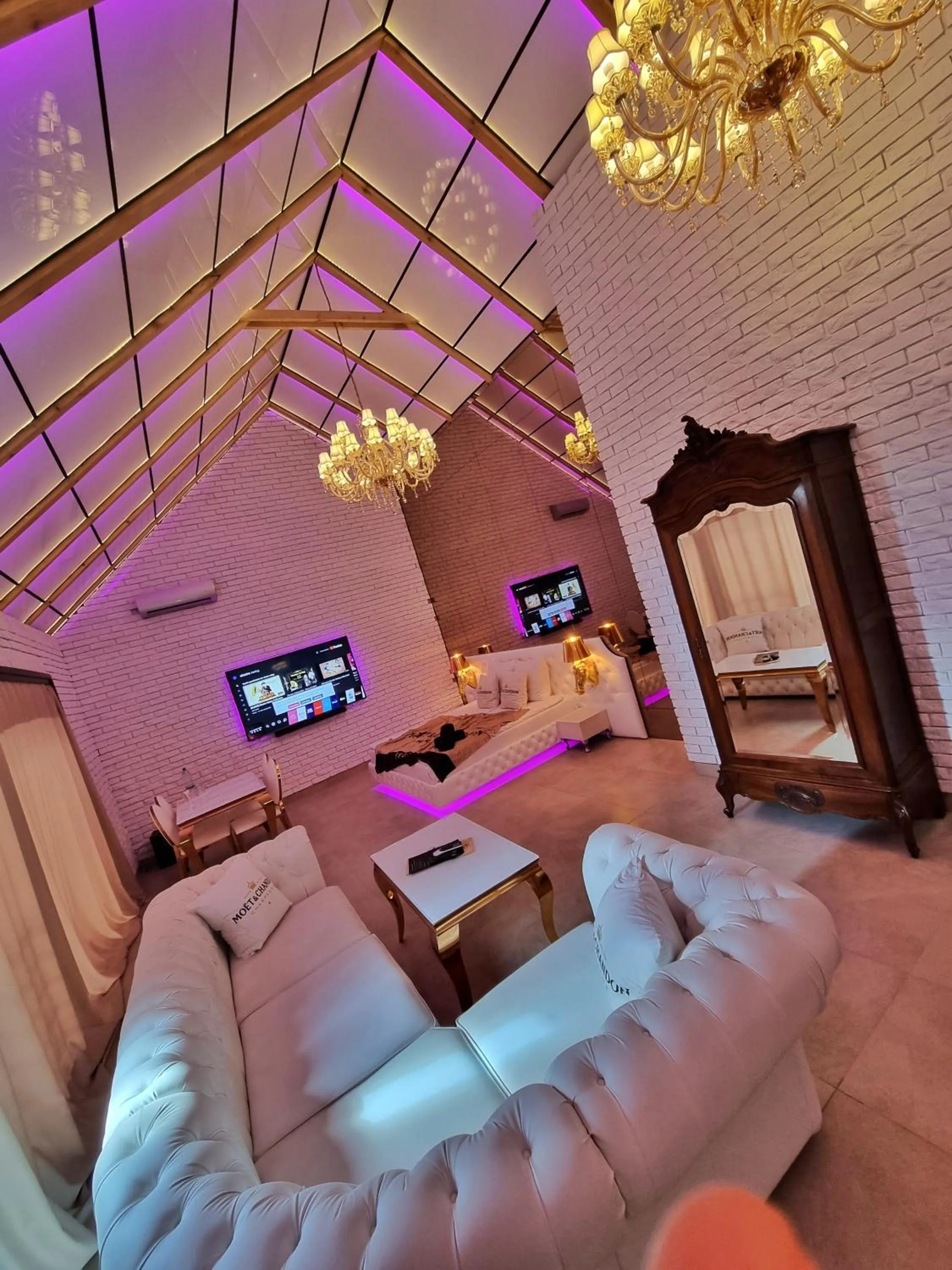 Hotel Ramka & Restaurant & Wine Bar