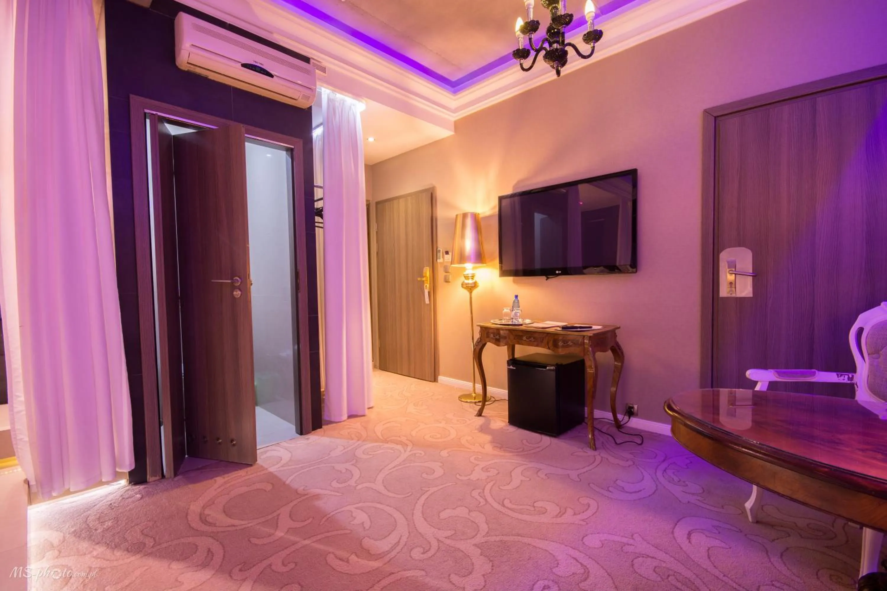 Bed in Hotel Ramka & Restaurant & Wine Bar