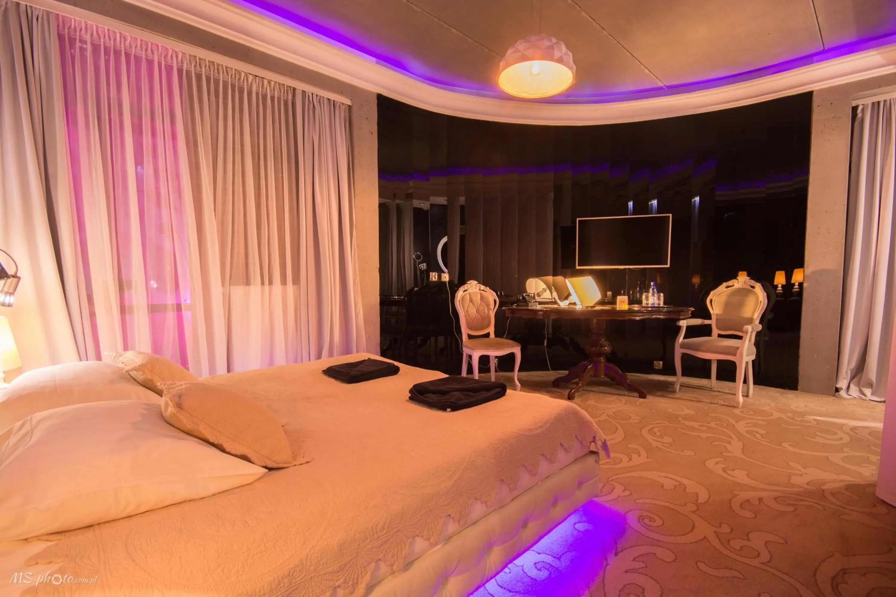 Bedroom, Bed in Hotel Ramka & Restaurant & Wine Bar