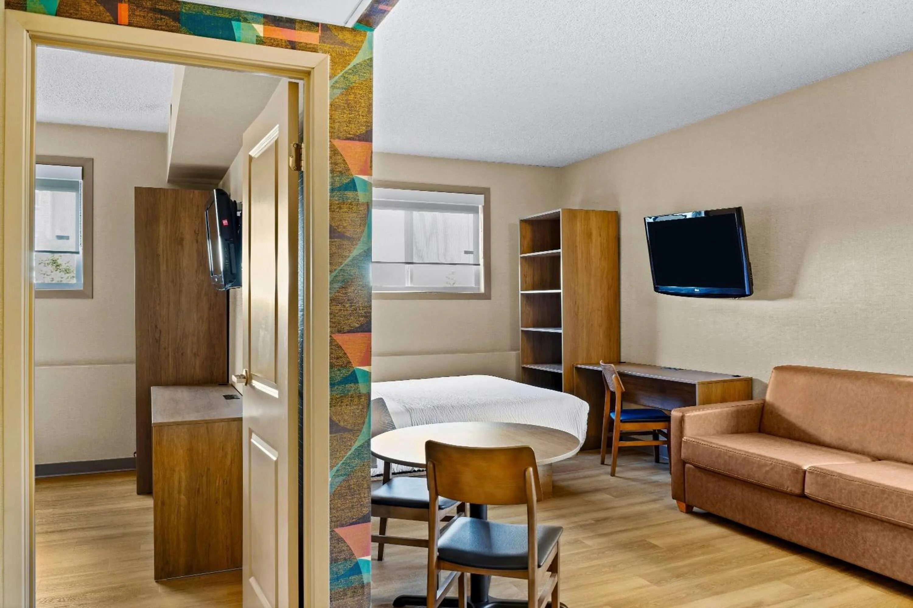 Photo of the whole room, Bed in Days Inn & Suites by Wyndham West Edmonton