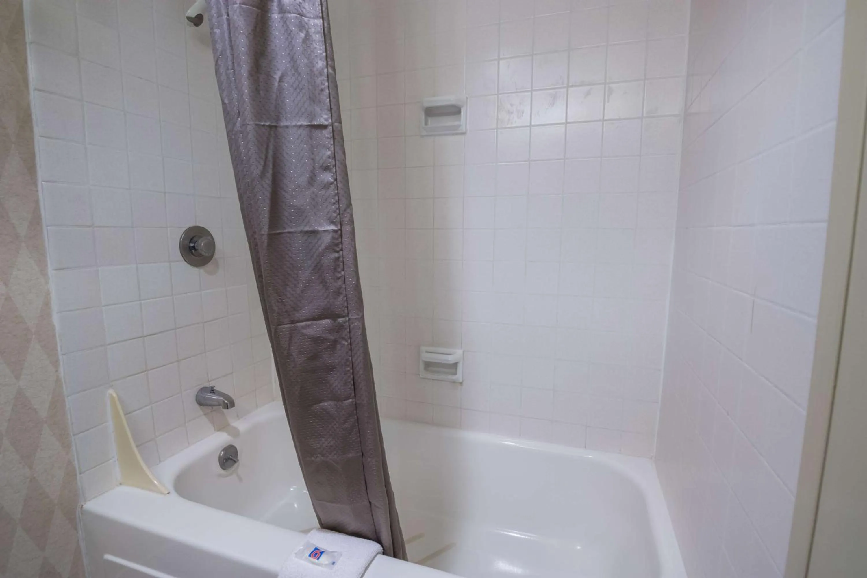 Bathroom in Motel 6-Oriskany, NY