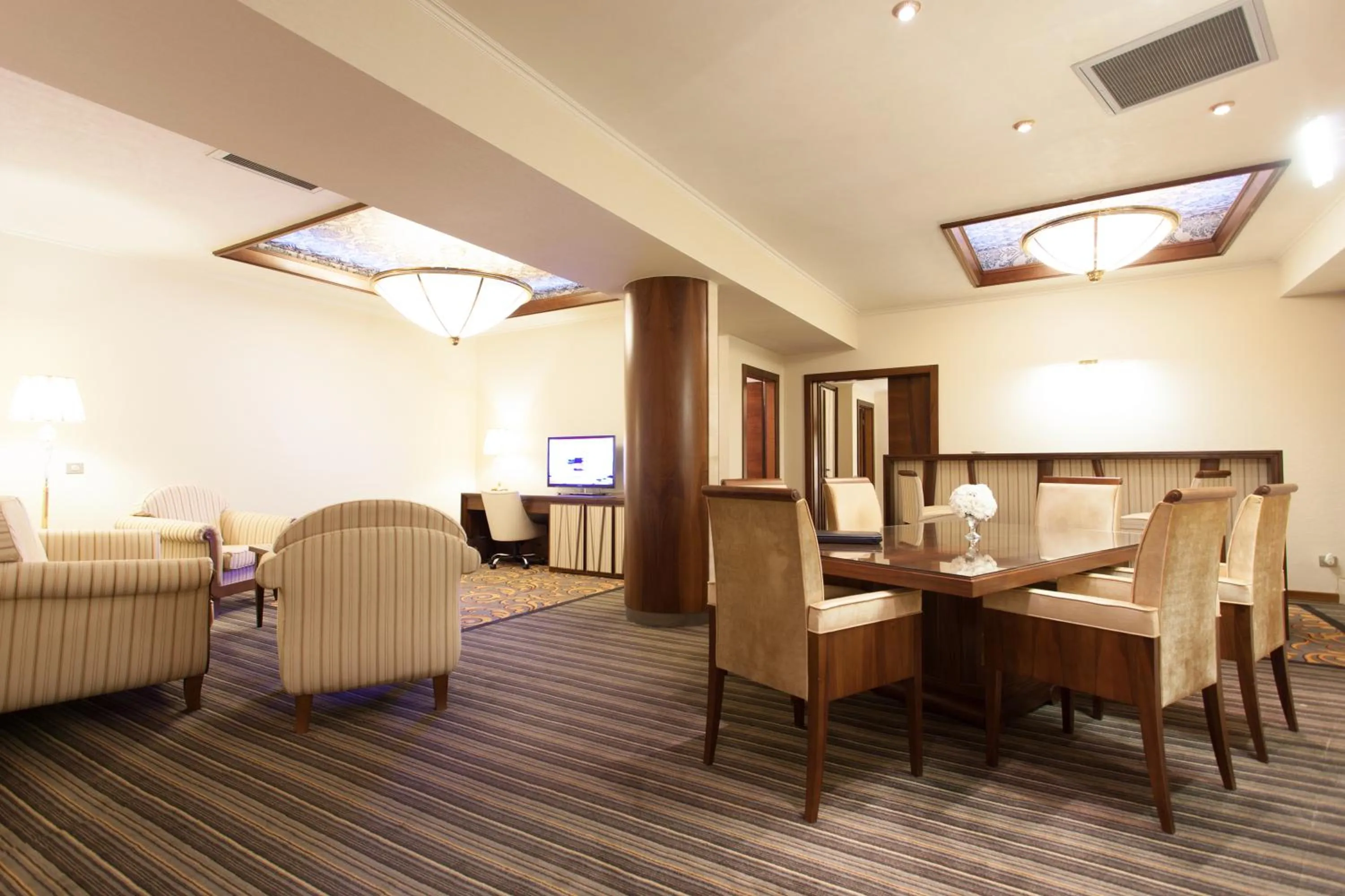 Living room in Metropolis Hotel