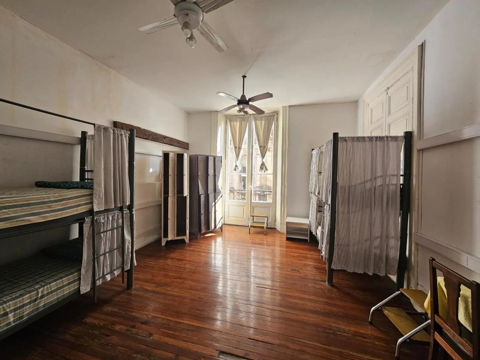 Bed in BA Stop Hotel House