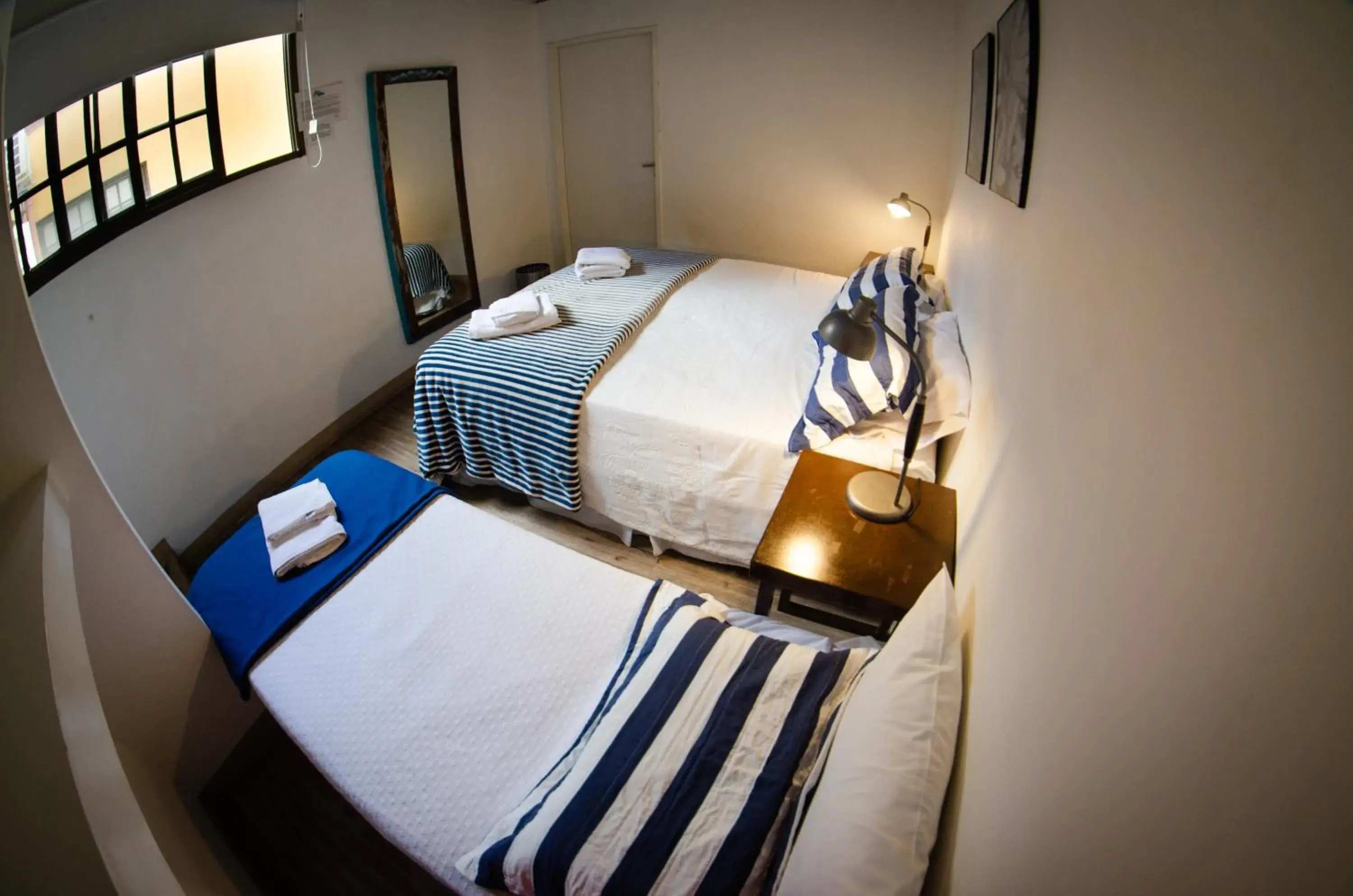 Triple Room with Private Bathroom in BA Stop Hotel House Triple Room with Private Bathroom in BA Stop Hotel House