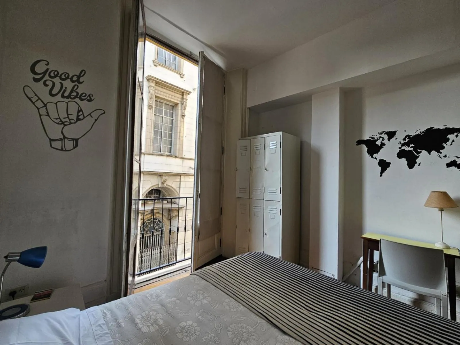 Bed in BA Stop Hotel House