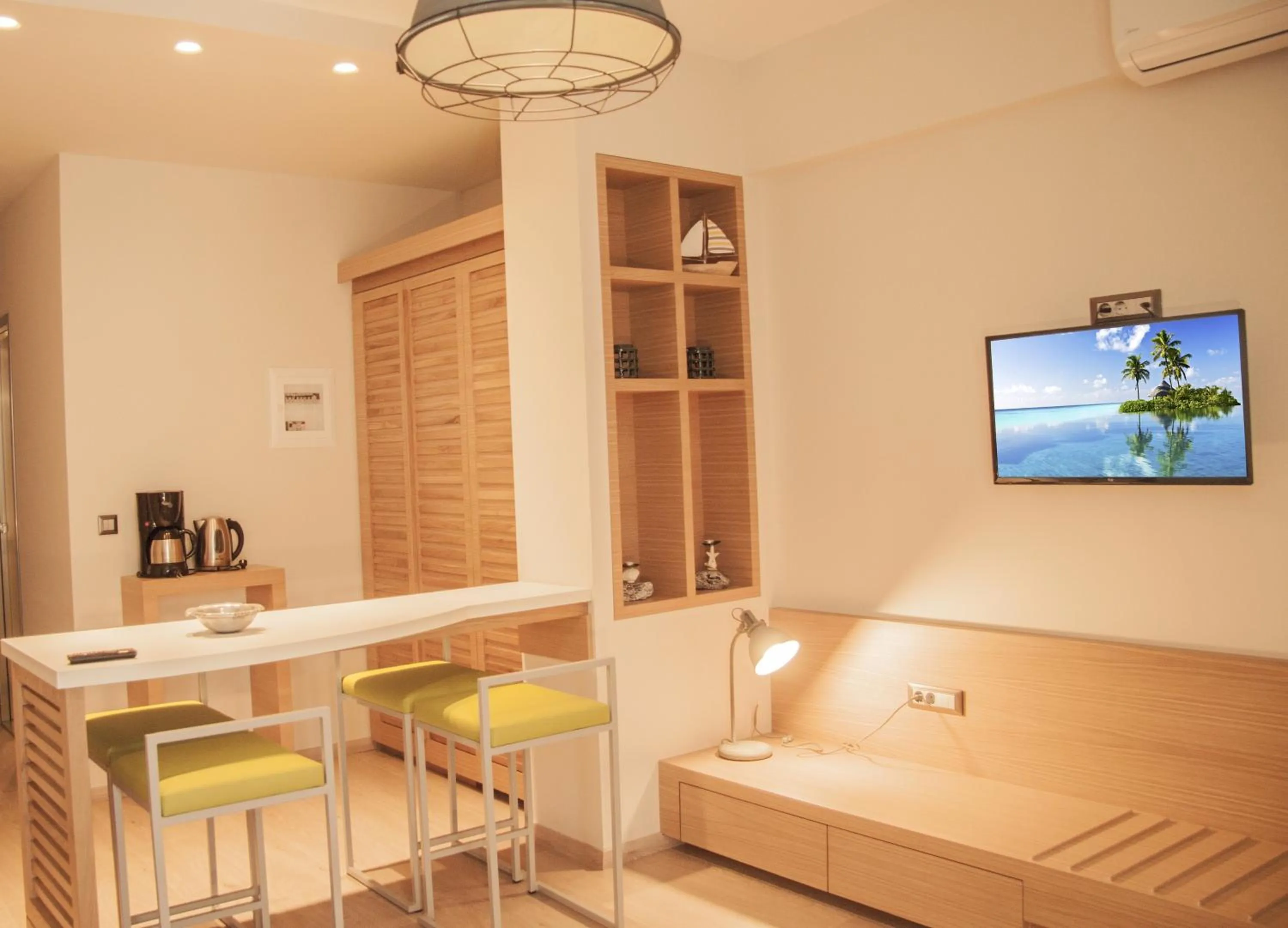 Dining area, Bed in Hotel Christina