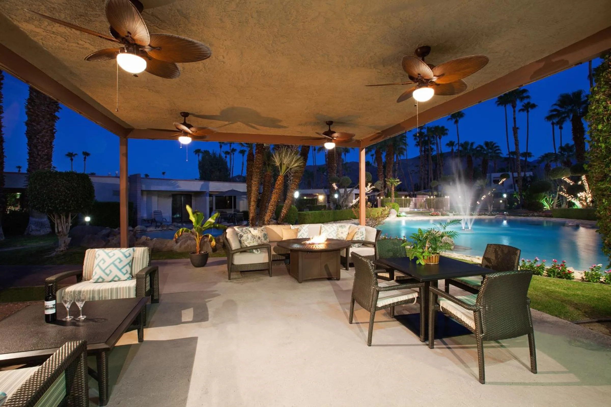 Restaurant/places to eat in Desert Isle Resort