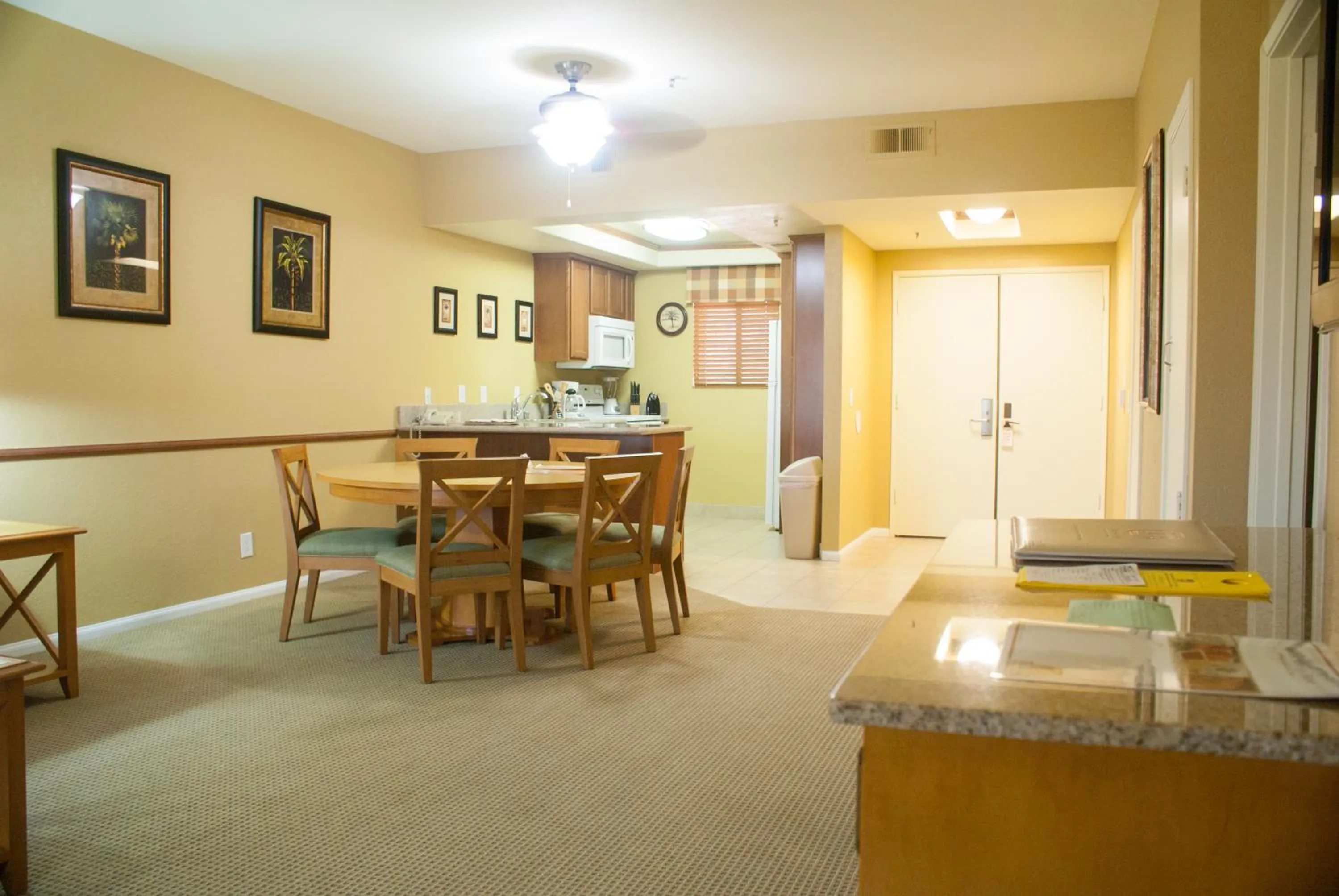 Dining area in Desert Isle Resort