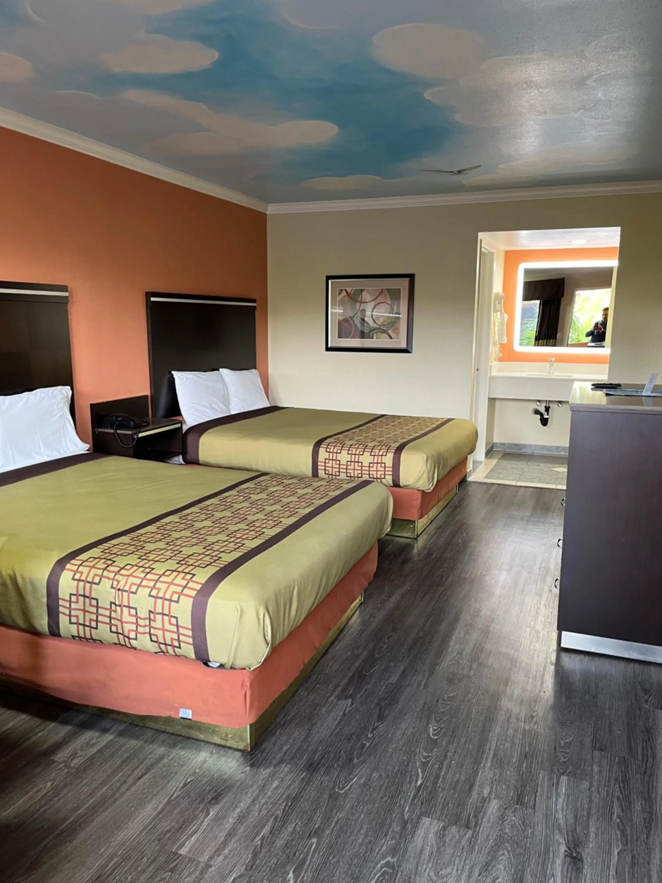 Bed in Rivera Inn & Suites Motel