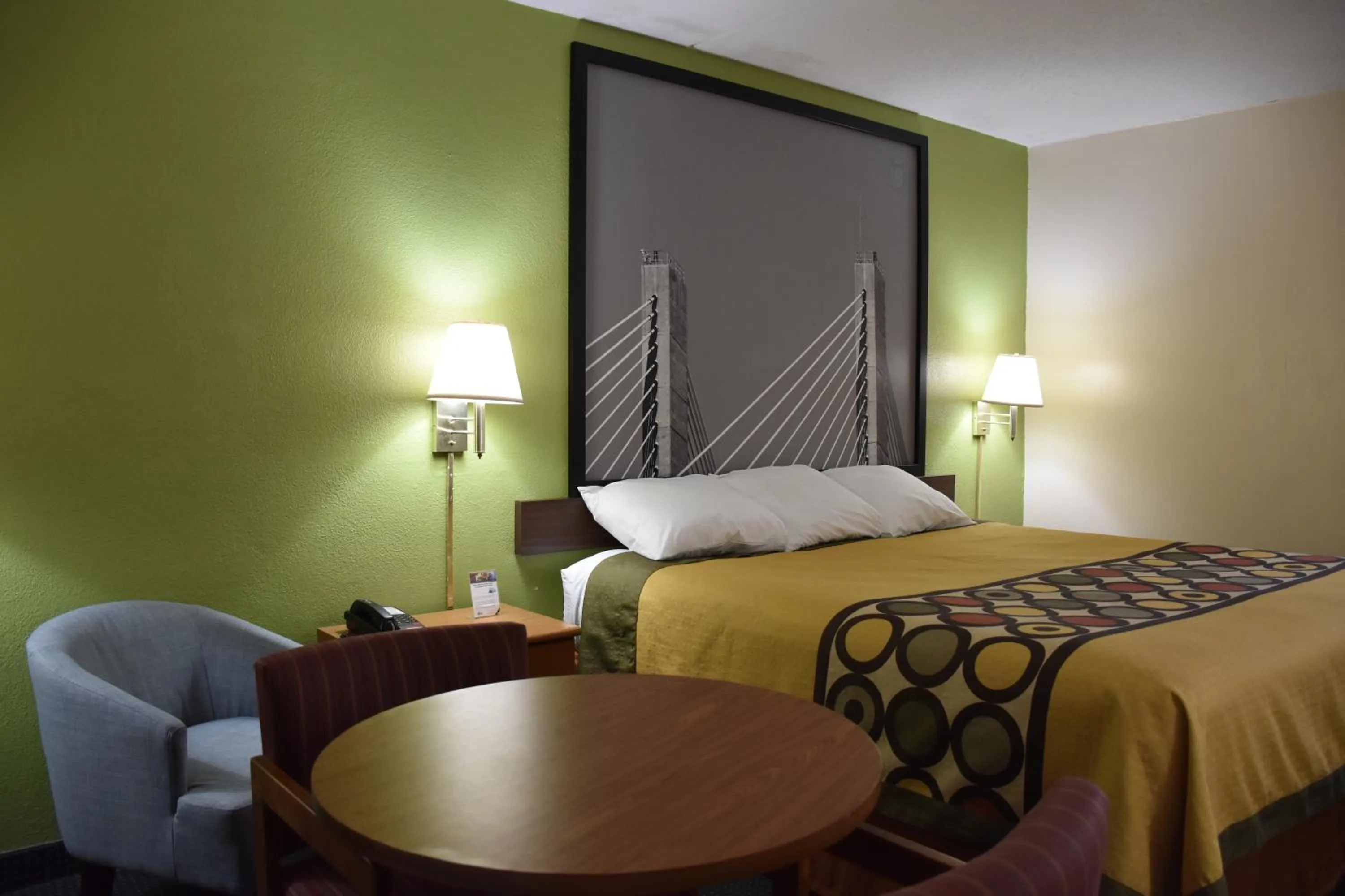 Seating area, Bed in Super 8 by Wyndham Tifton