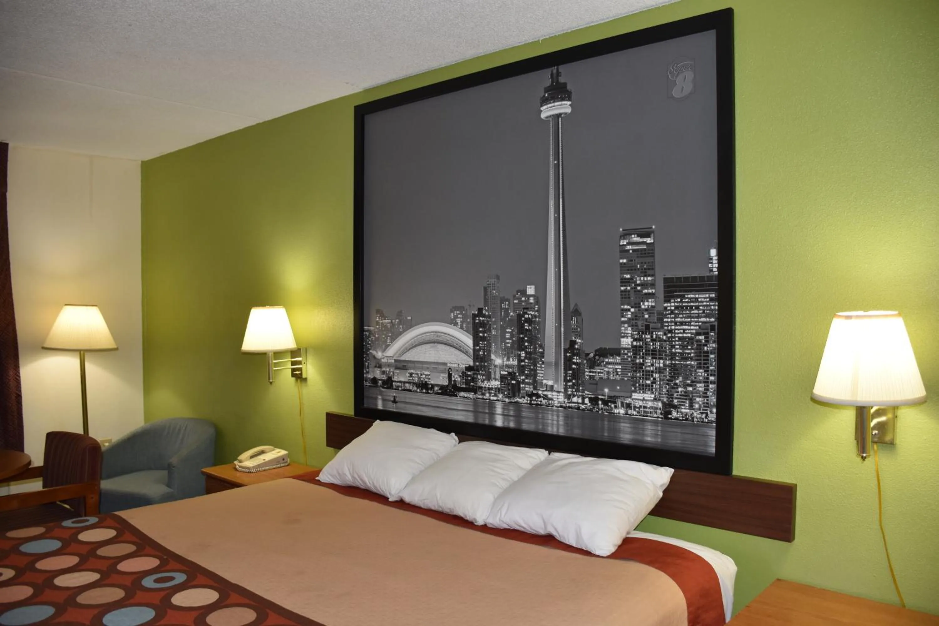 Bed in Super 8 by Wyndham Tifton