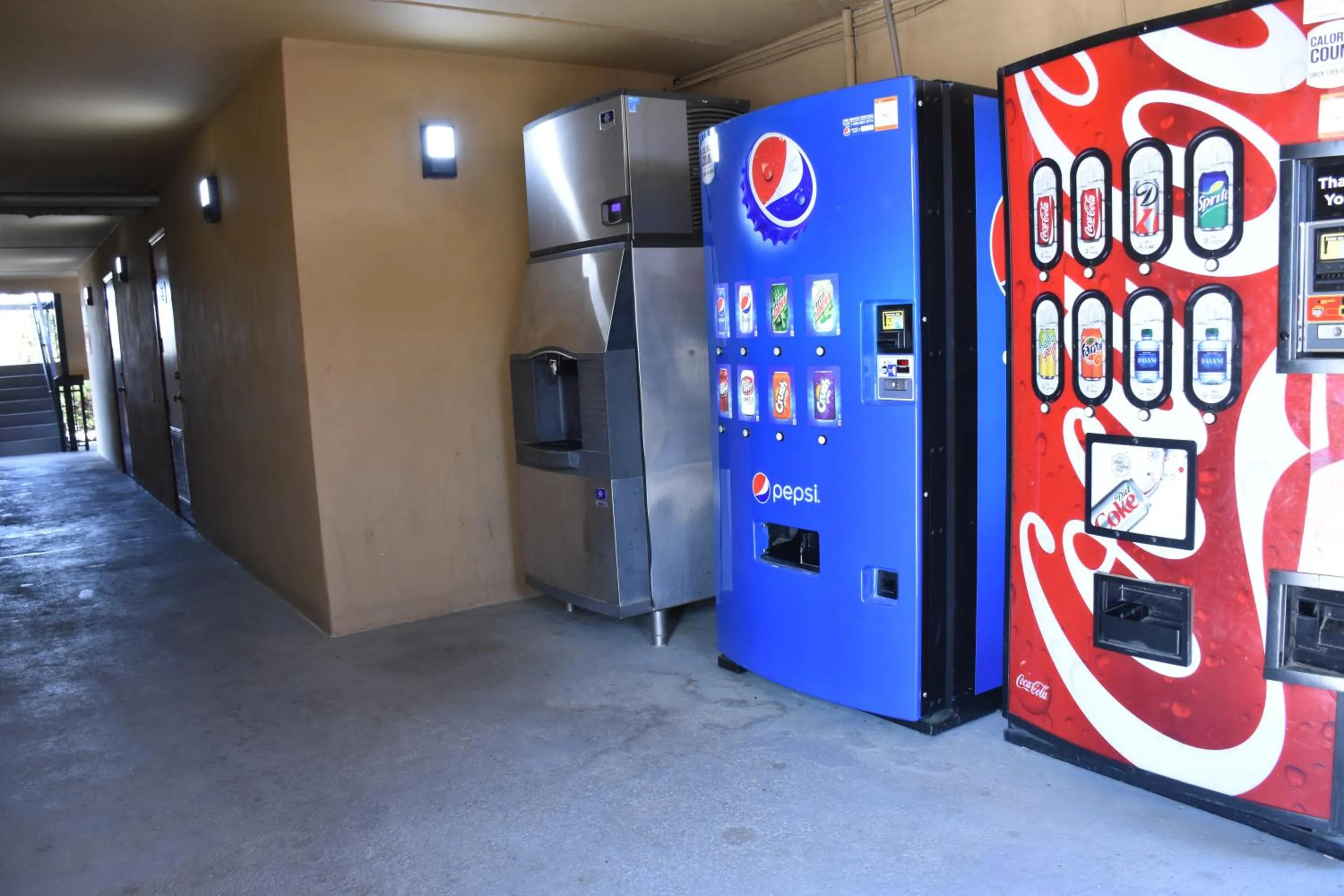 On-site shops in Super 8 by Wyndham Tifton