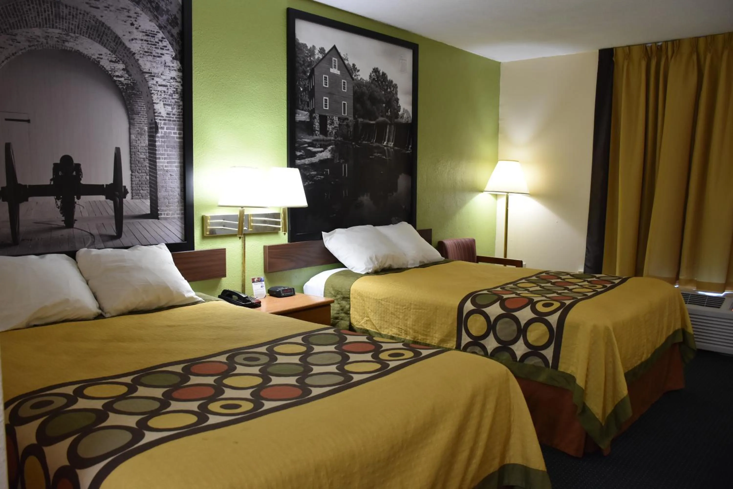 Bed in Super 8 by Wyndham Tifton