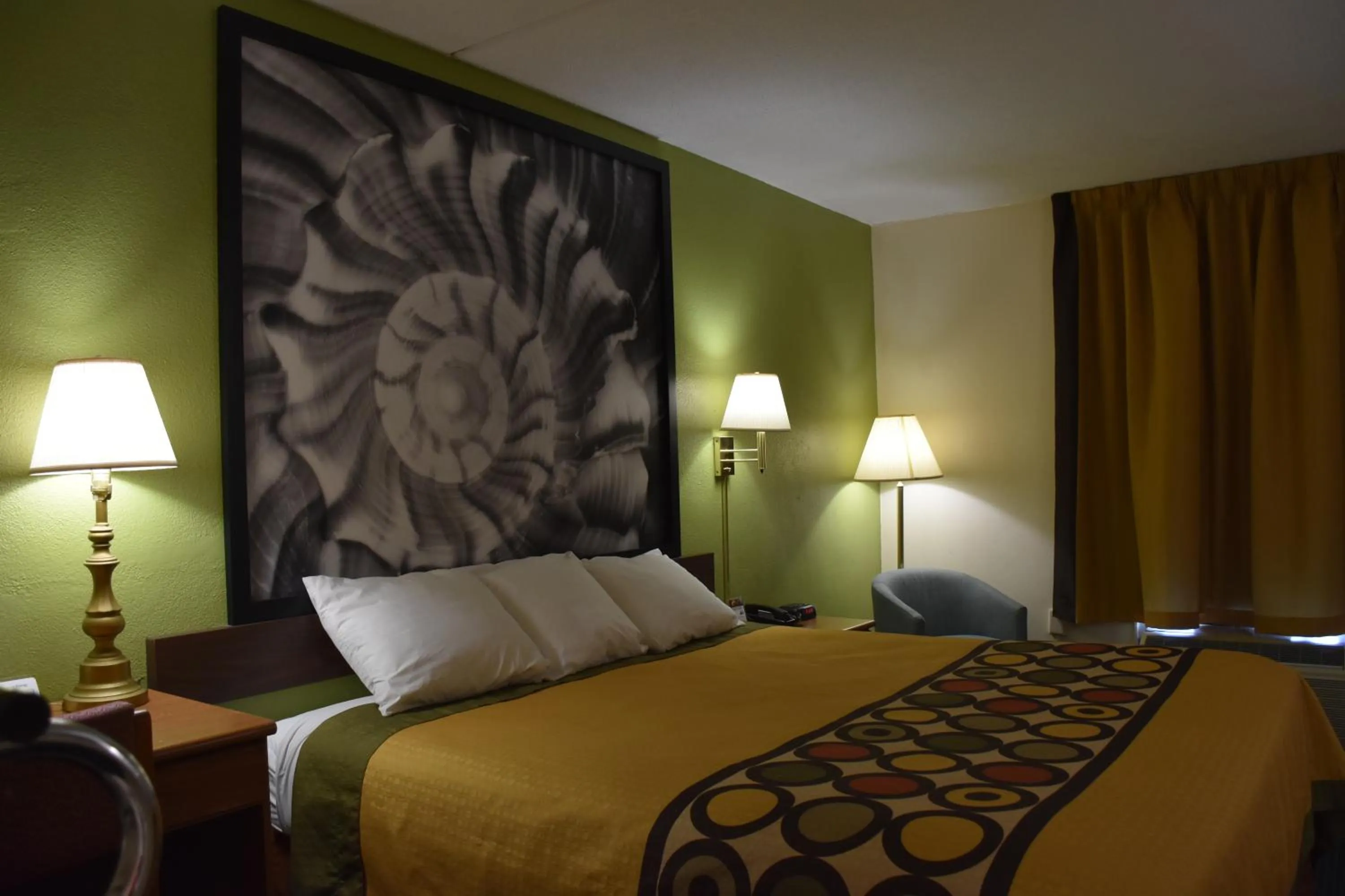 Bed in Super 8 by Wyndham Tifton