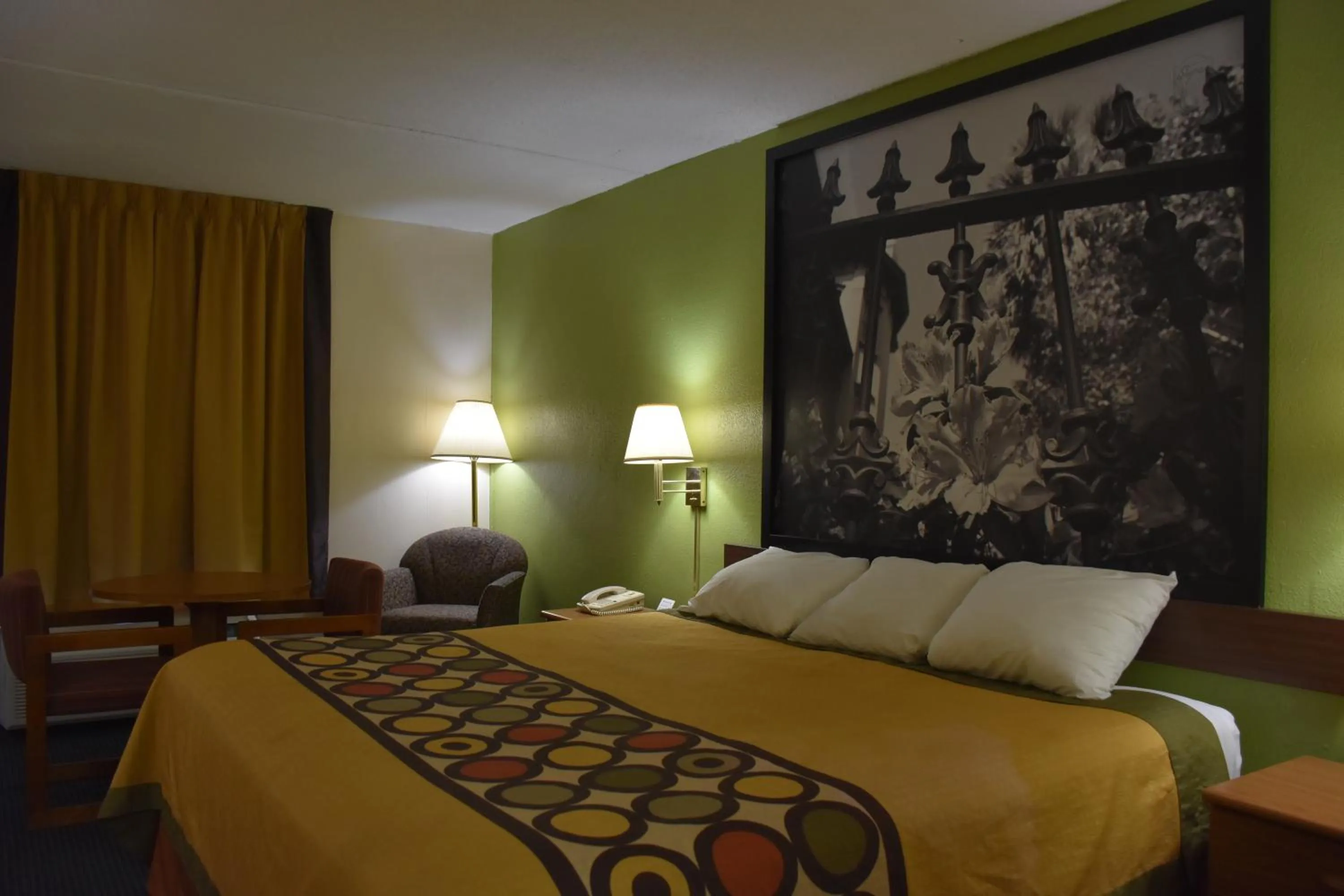 Bed in Super 8 by Wyndham Tifton