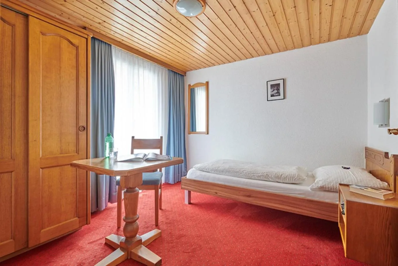 Photo of the whole room, Bed in Hotel Weisshorn