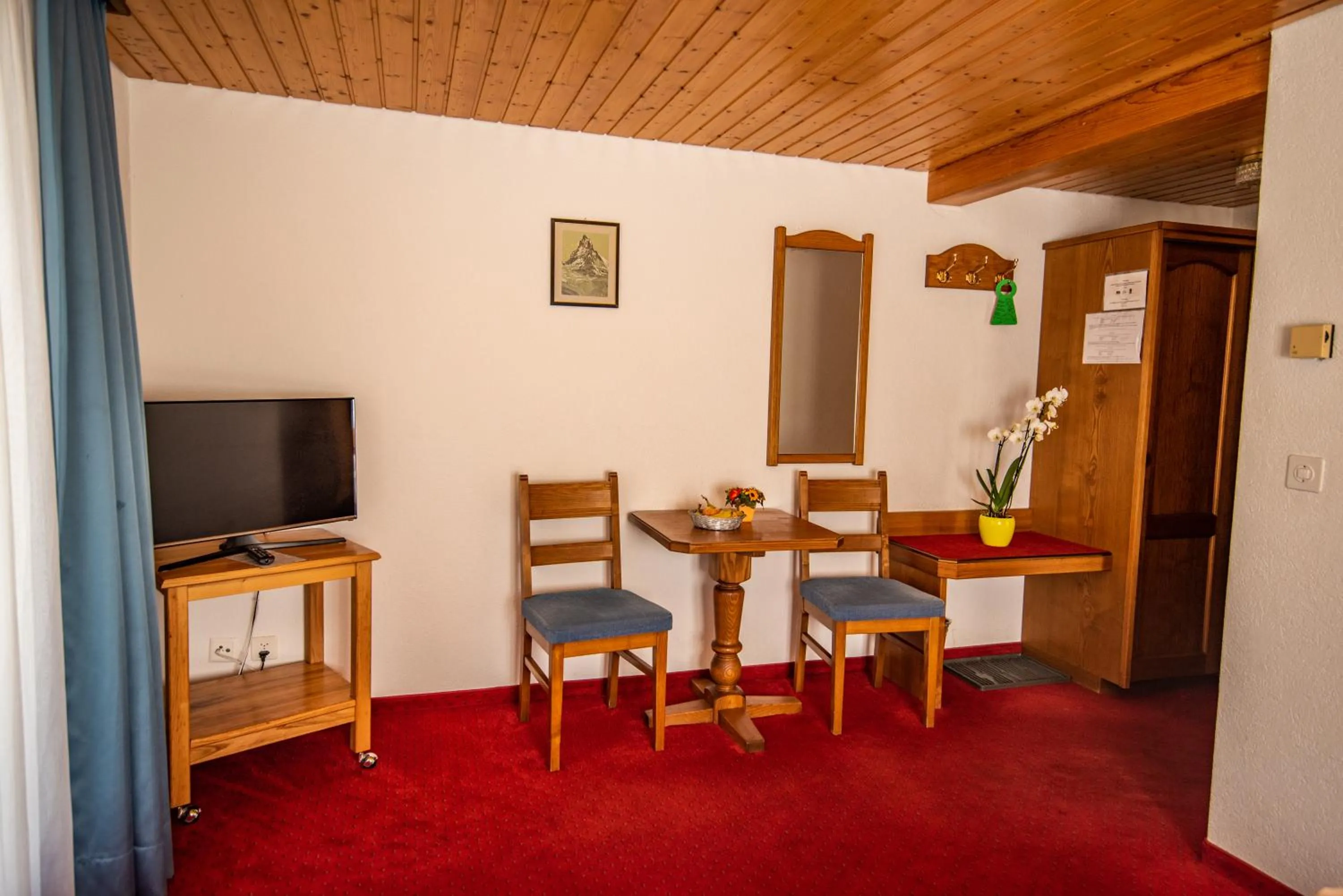 Communal lounge/ TV room in Hotel Weisshorn