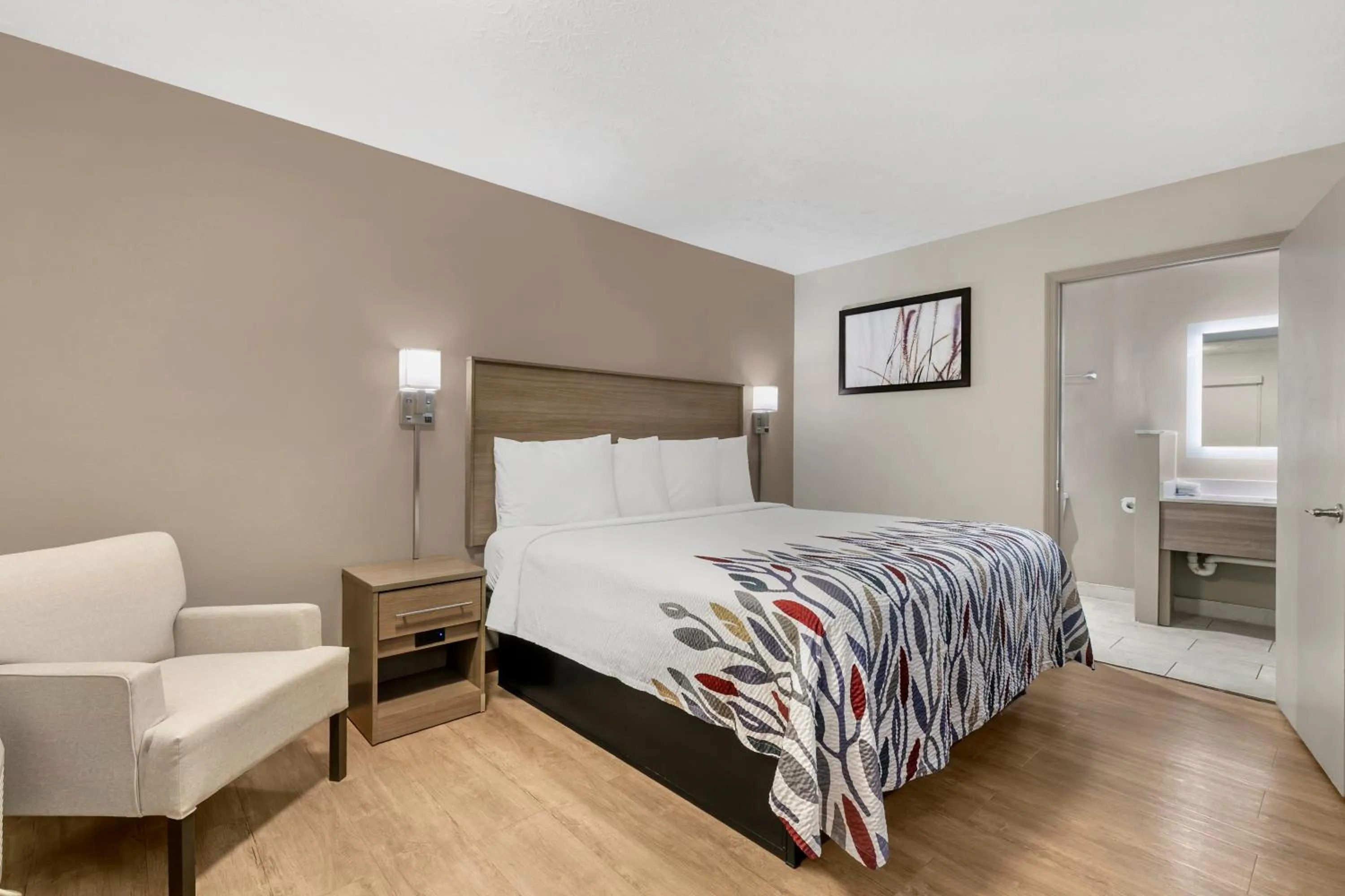 Bed in Red Roof Inn Georgetown, KY