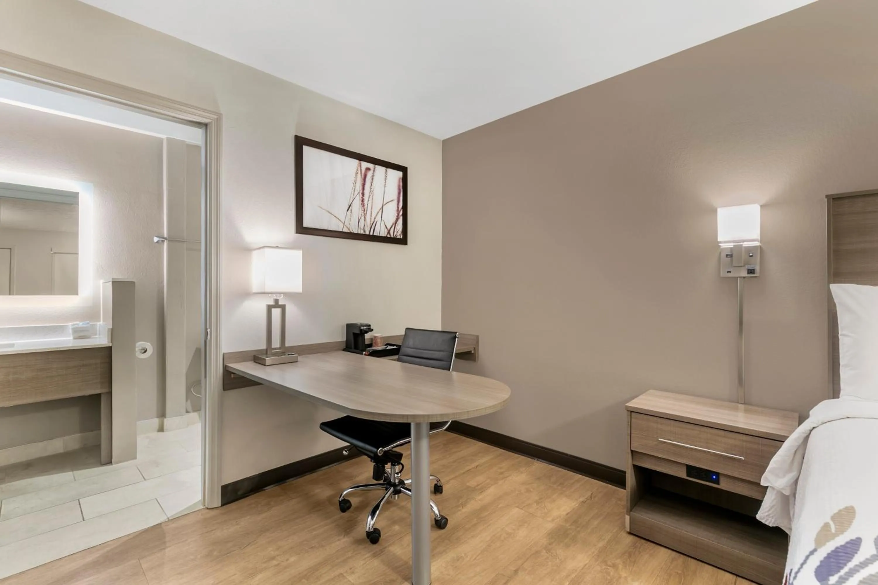 Bed in Red Roof Inn Georgetown, KY