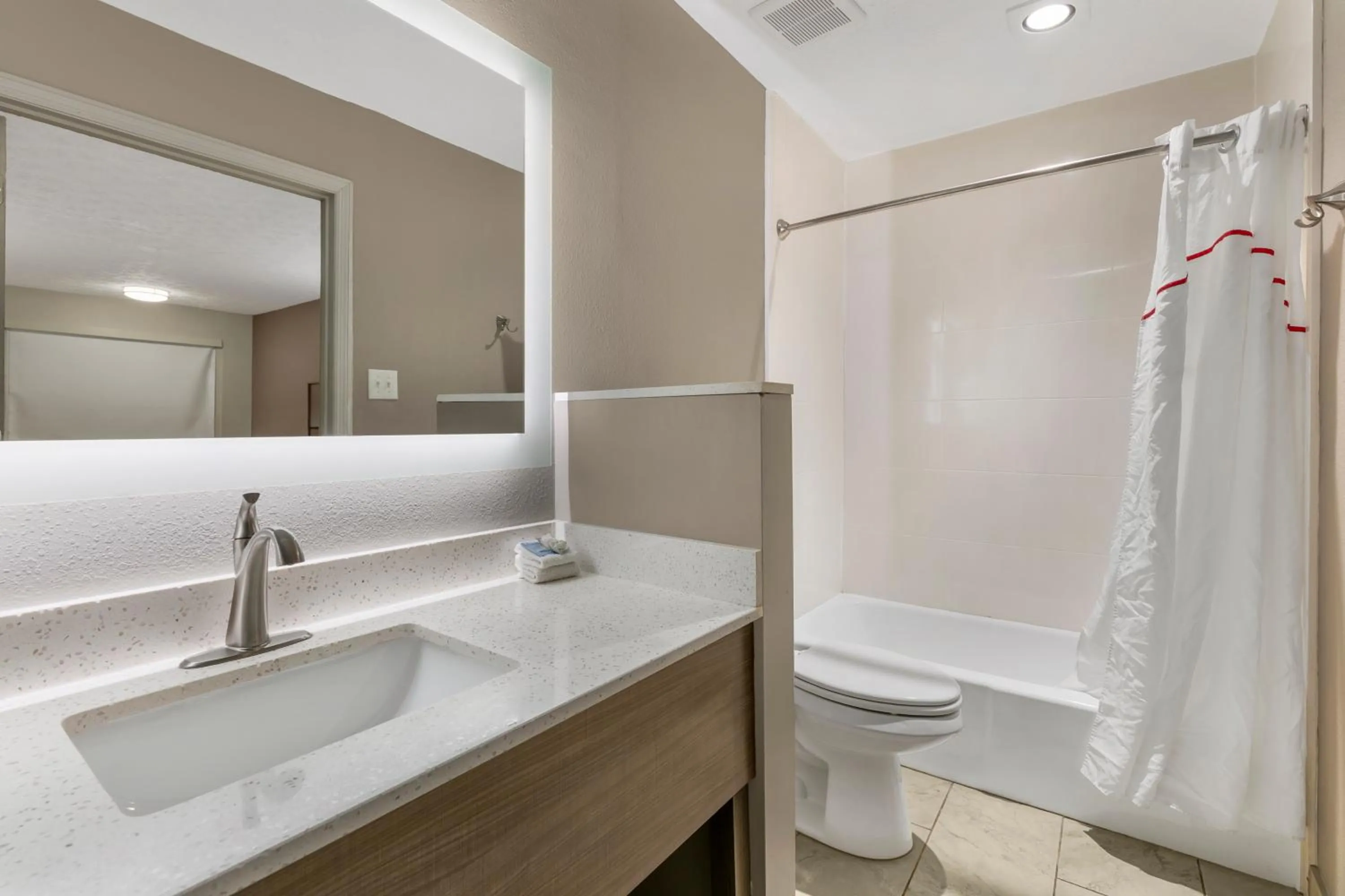 Bathroom in Red Roof Inn Georgetown, KY