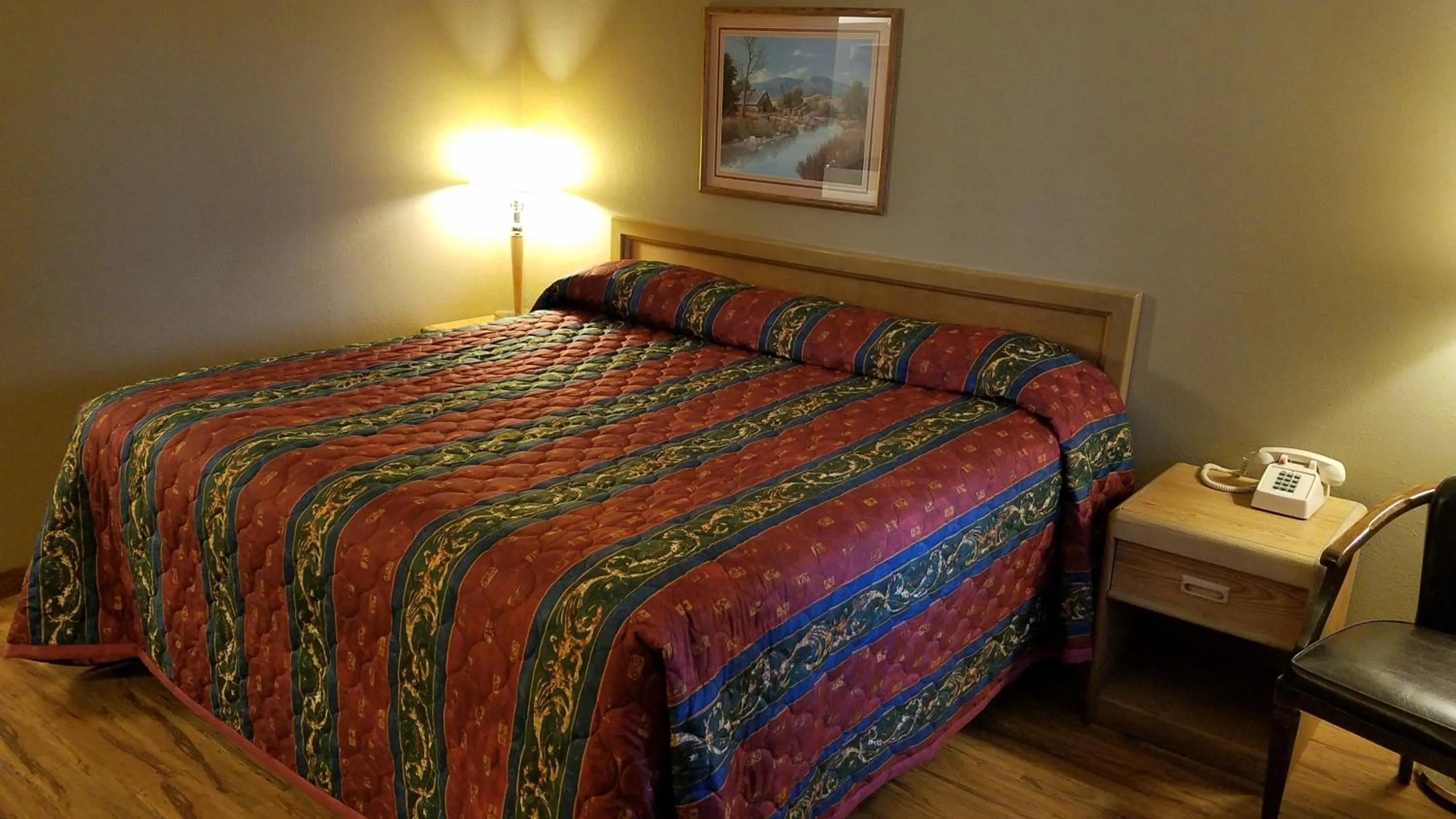 Bed in Royal Motor Inn