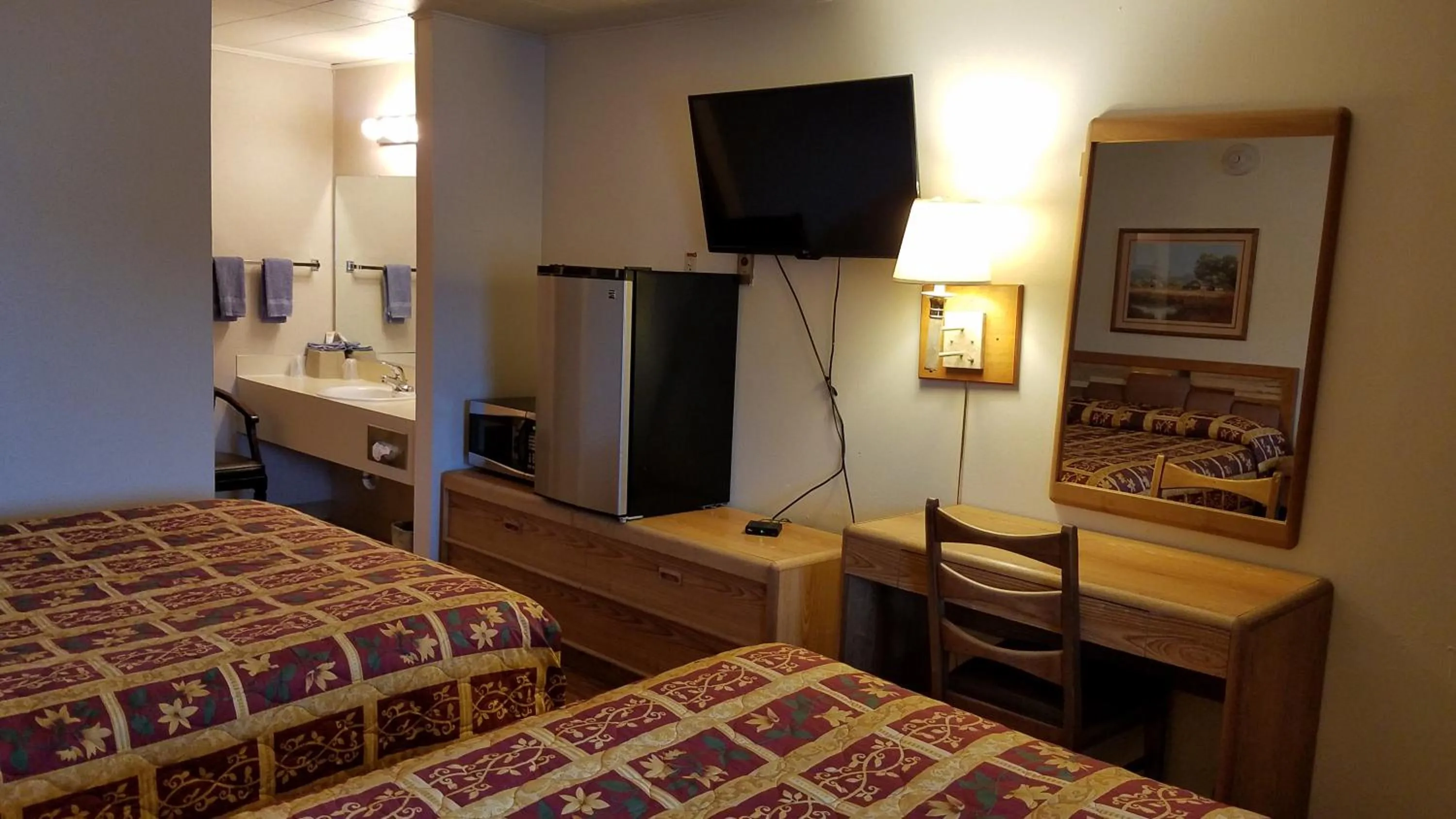 Bed in Royal Motor Inn