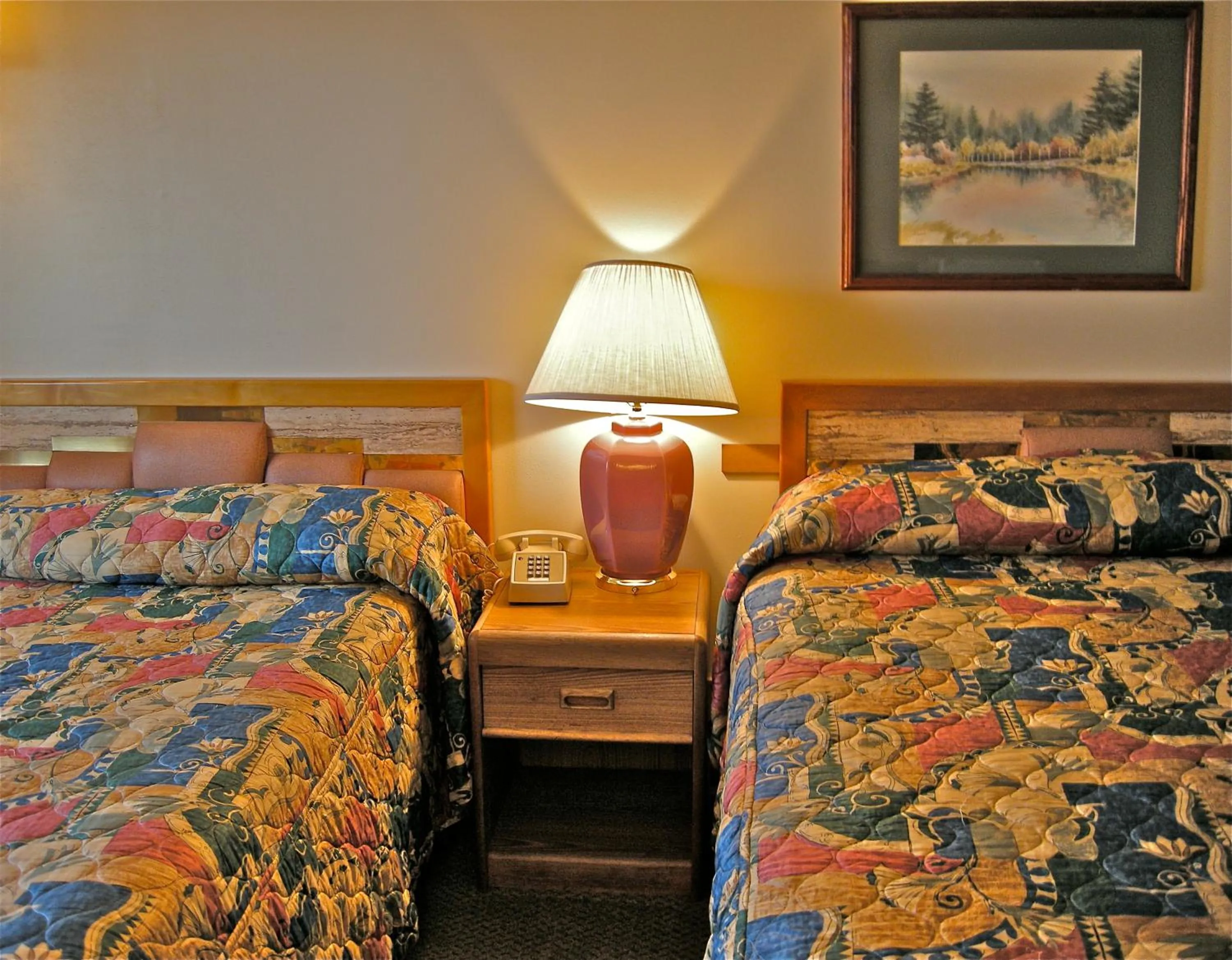 Bed in Royal Motor Inn