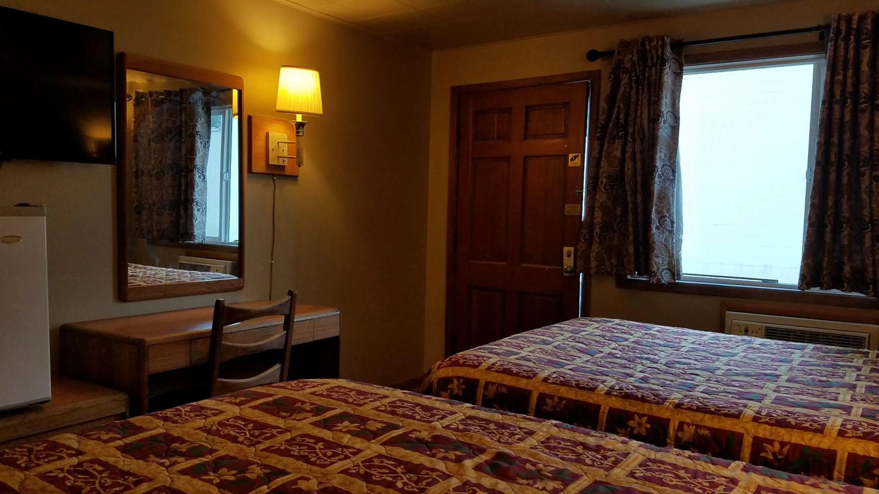 Bed in Royal Motor Inn