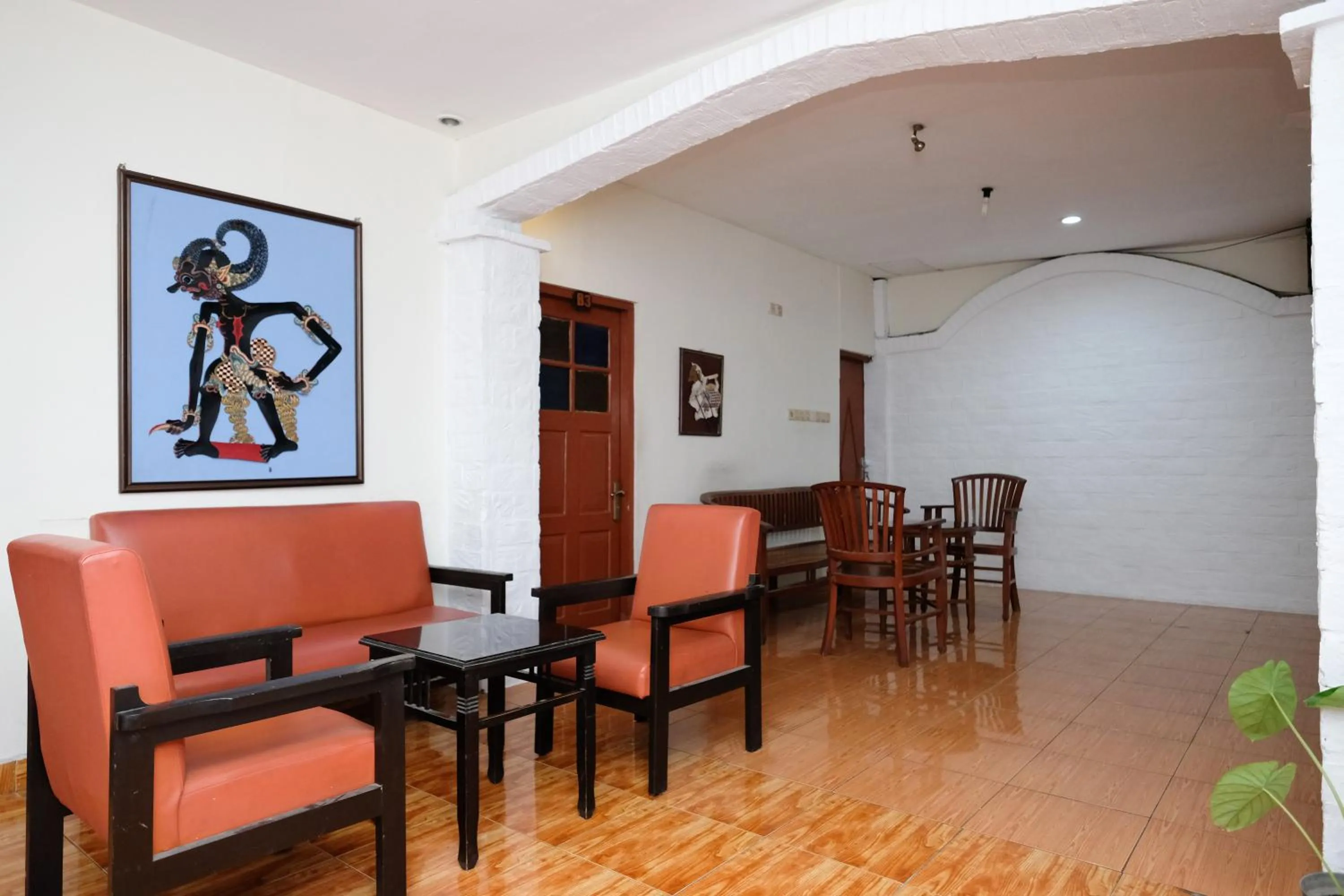 Seating area in RedDoorz Syariah At Jalan Menteri Supeno