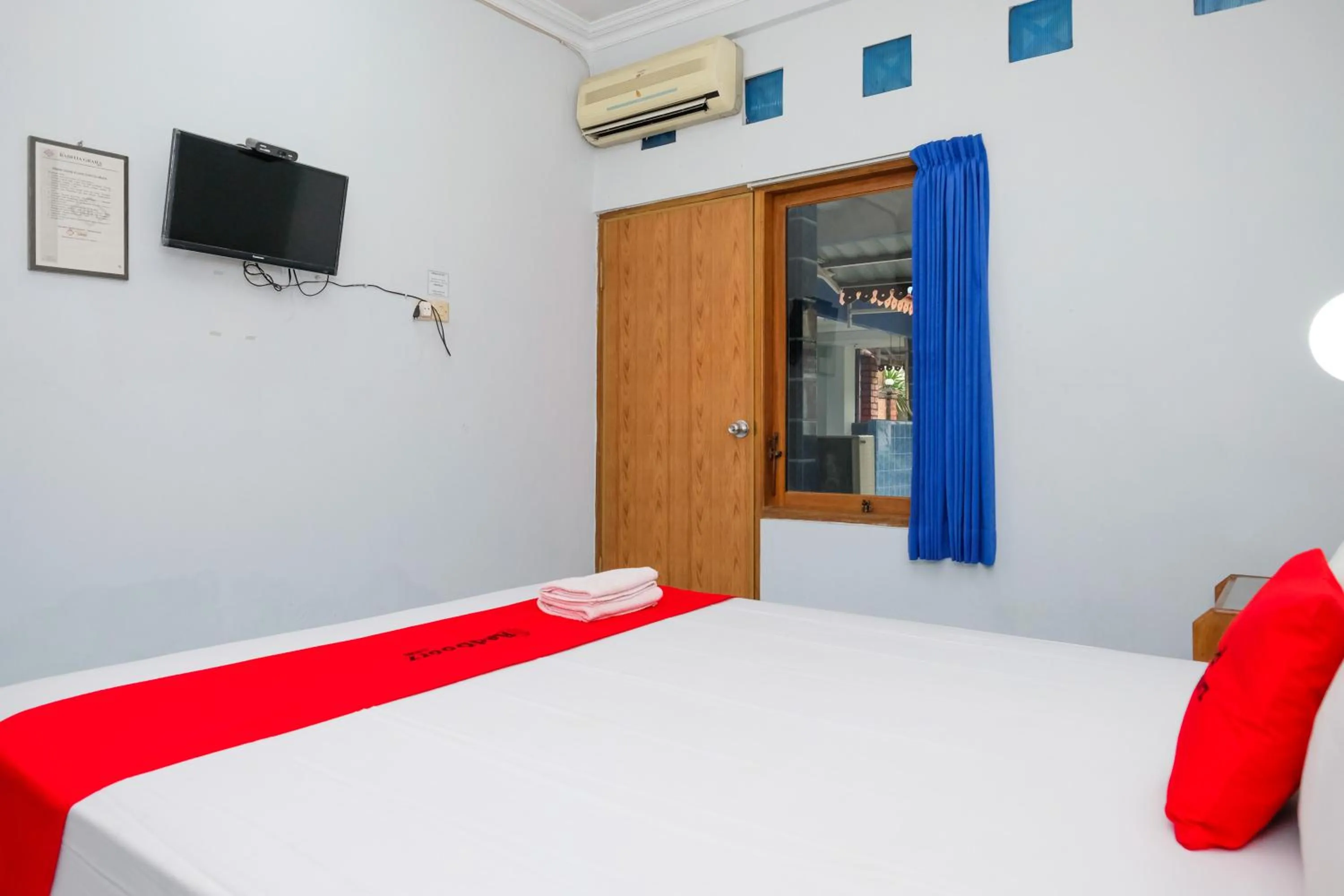 Bedroom, Bed in RedDoorz Syariah At Jalan Menteri Supeno