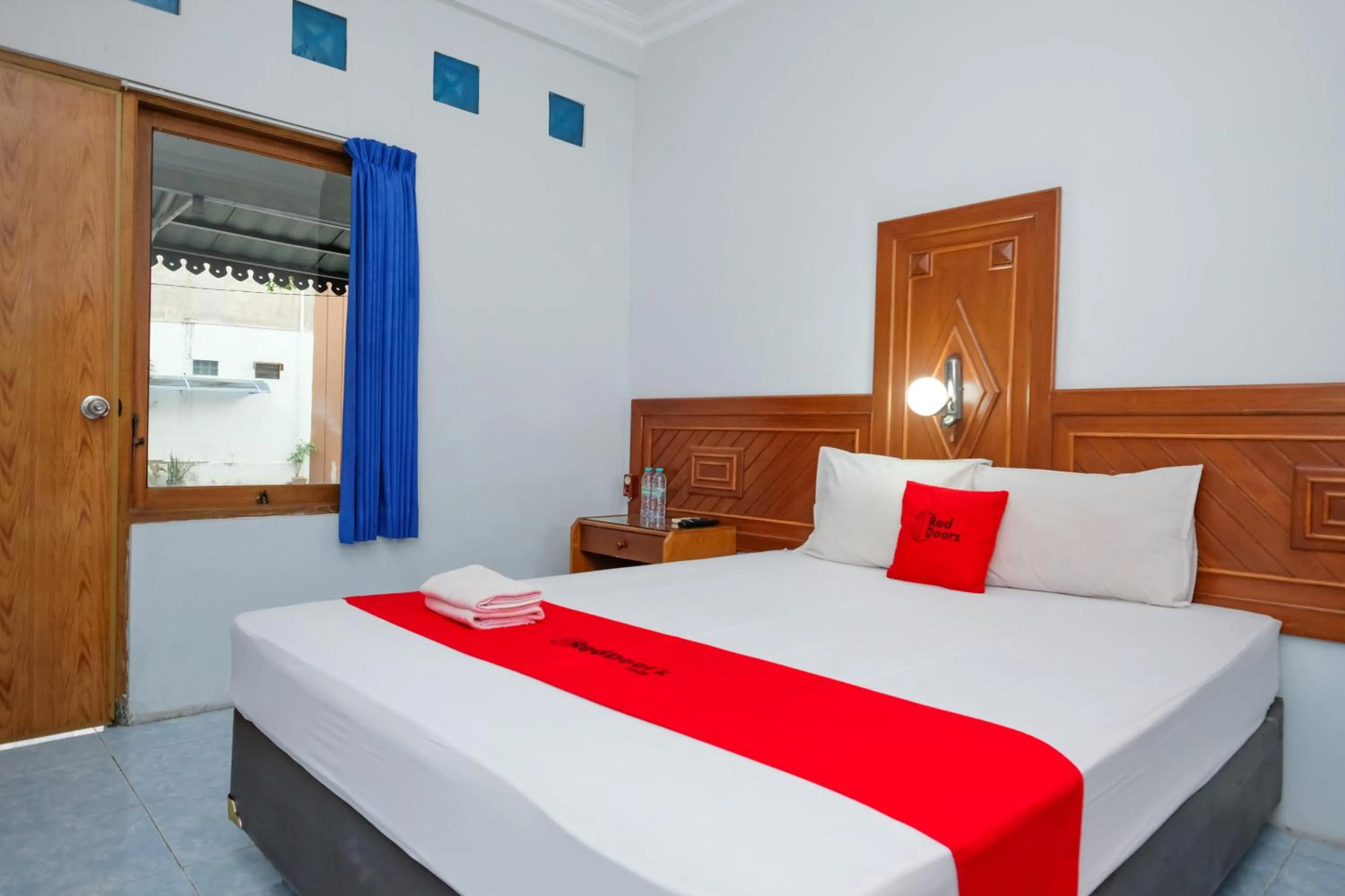 Bedroom, Bed in RedDoorz Syariah At Jalan Menteri Supeno