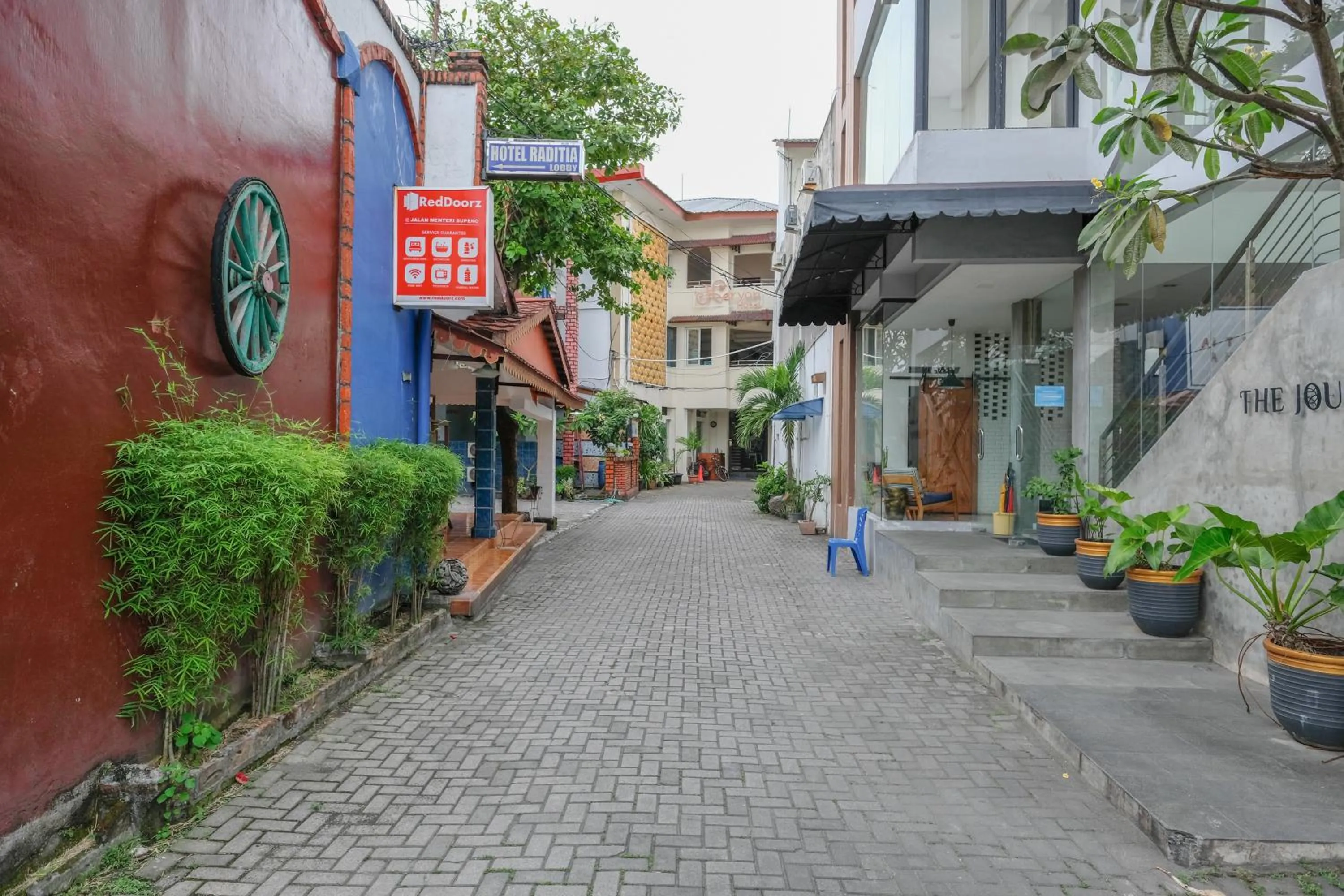 Facade/entrance in RedDoorz Syariah At Jalan Menteri Supeno