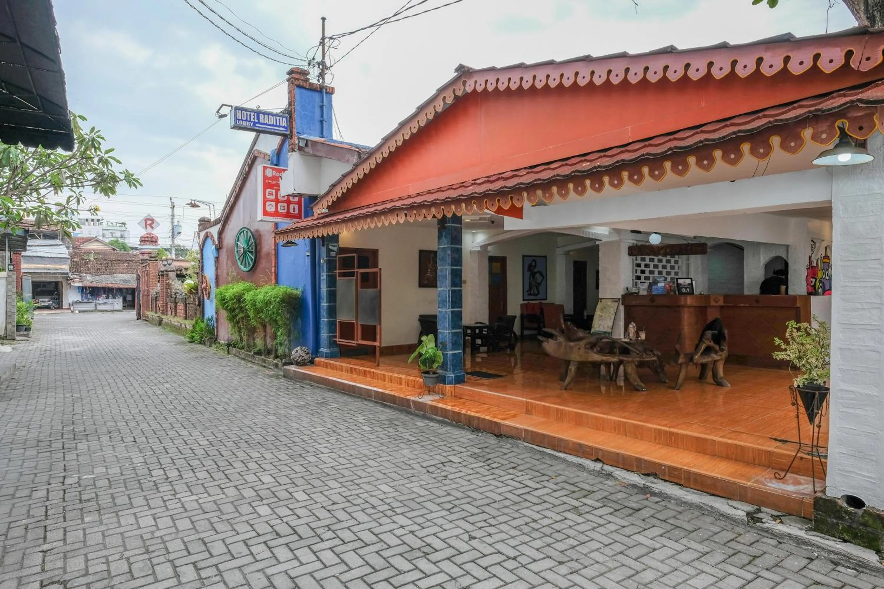 Facade/entrance in RedDoorz Syariah At Jalan Menteri Supeno