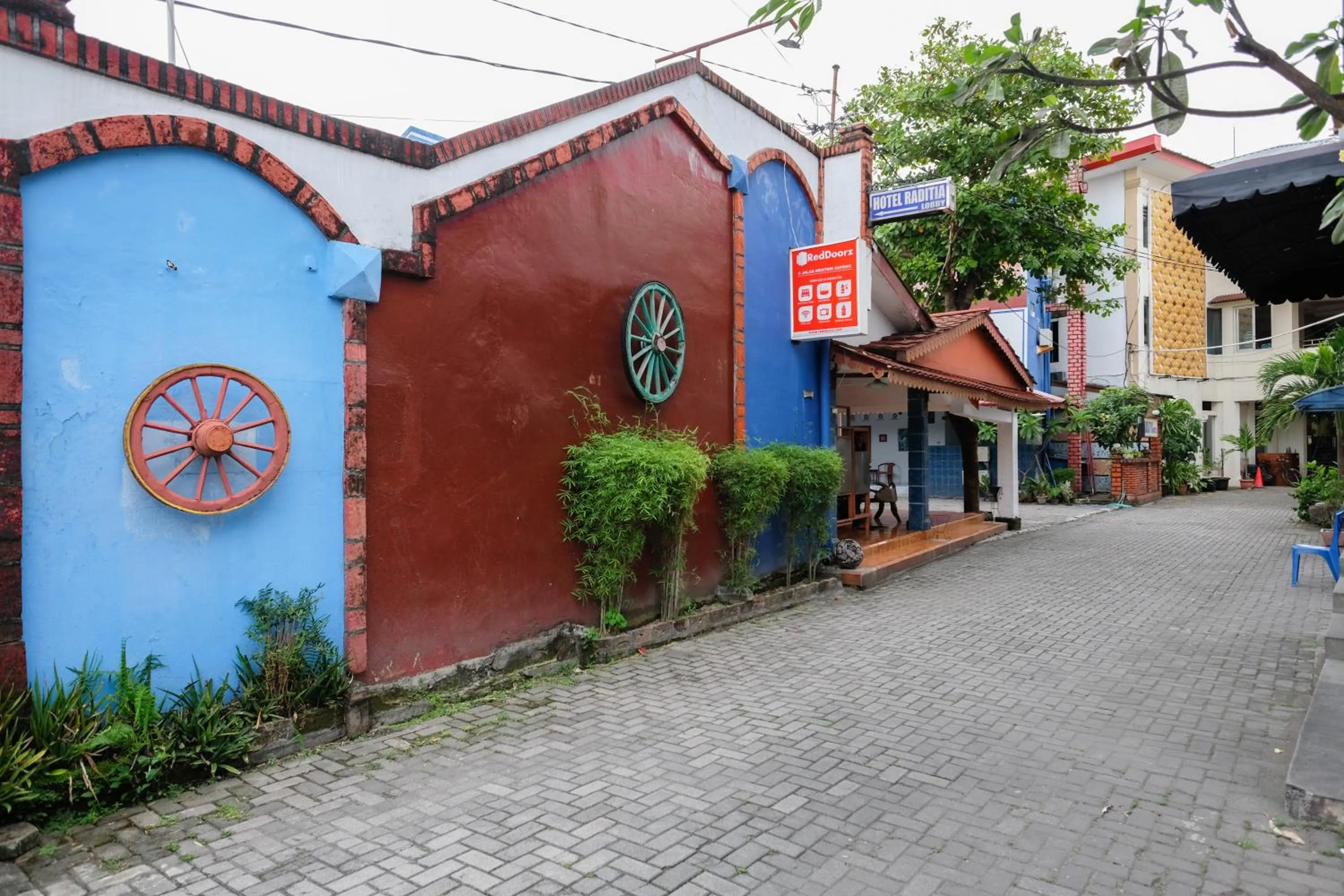 Facade/entrance in RedDoorz Syariah At Jalan Menteri Supeno